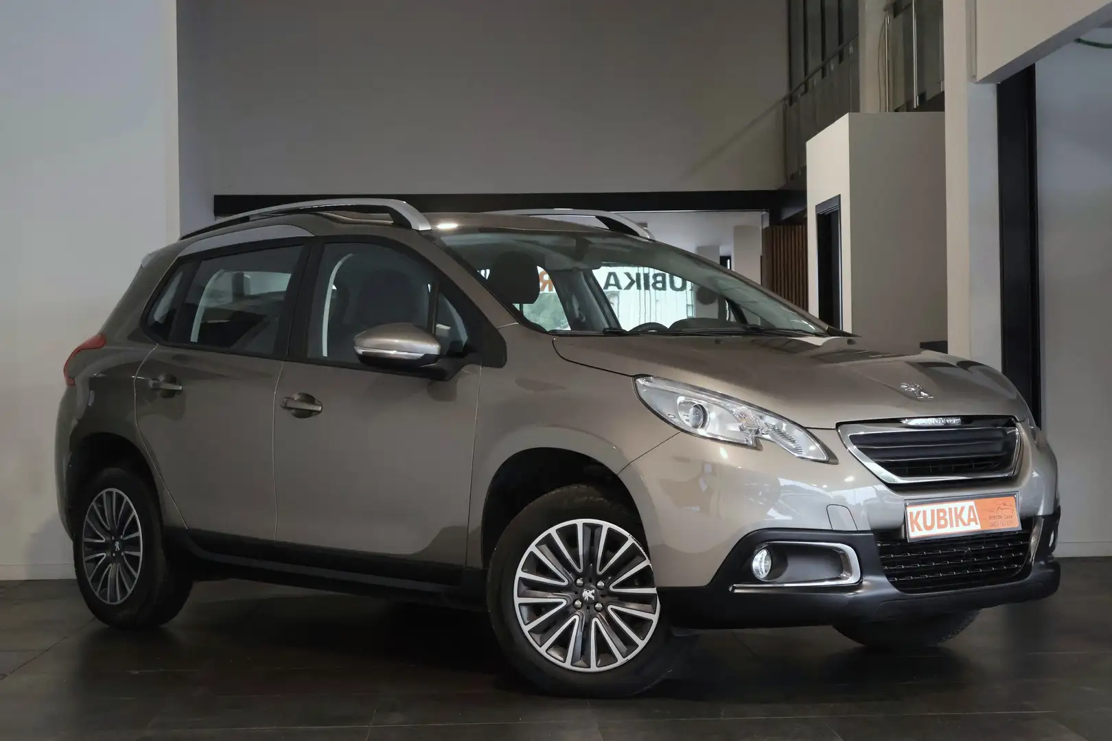 Peugeot 2008 1.2i PureTech Navi CruiseC Airco Garantie* Beige - 2