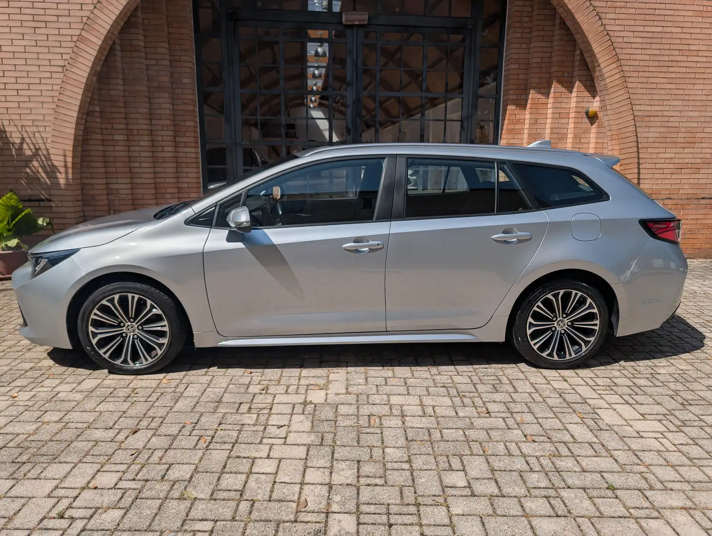 Toyota Corolla Touring Sports 2.0 Hybrid Business Tagliandata E6 Argent - 1