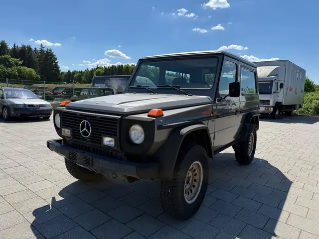 Mercedes-Benz G 230