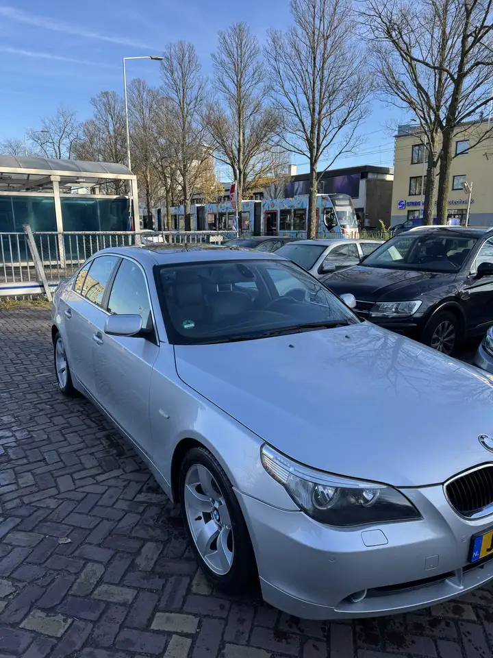 BMW 523