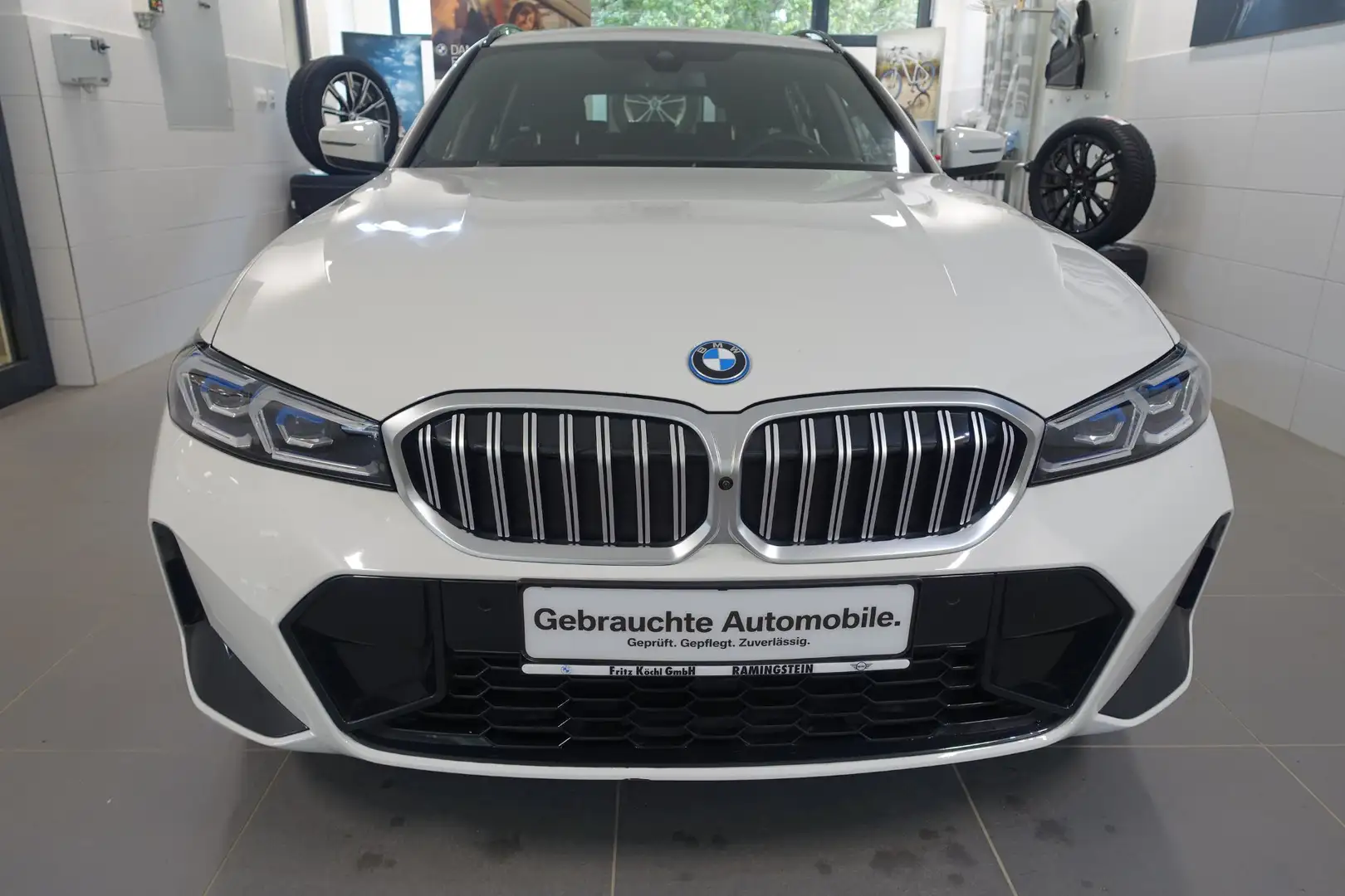 BMW 330 330e xDrive M-Sport Weiß - 2