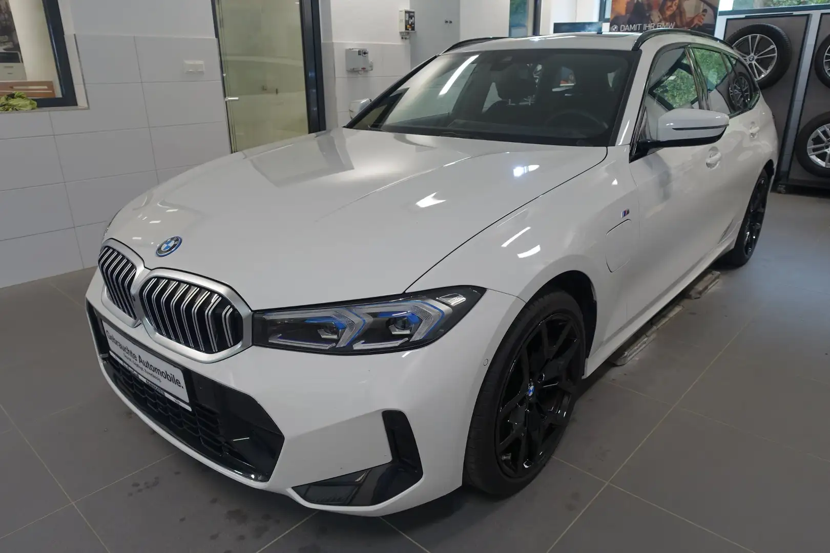 BMW 330 330e xDrive M-Sport Weiß - 1