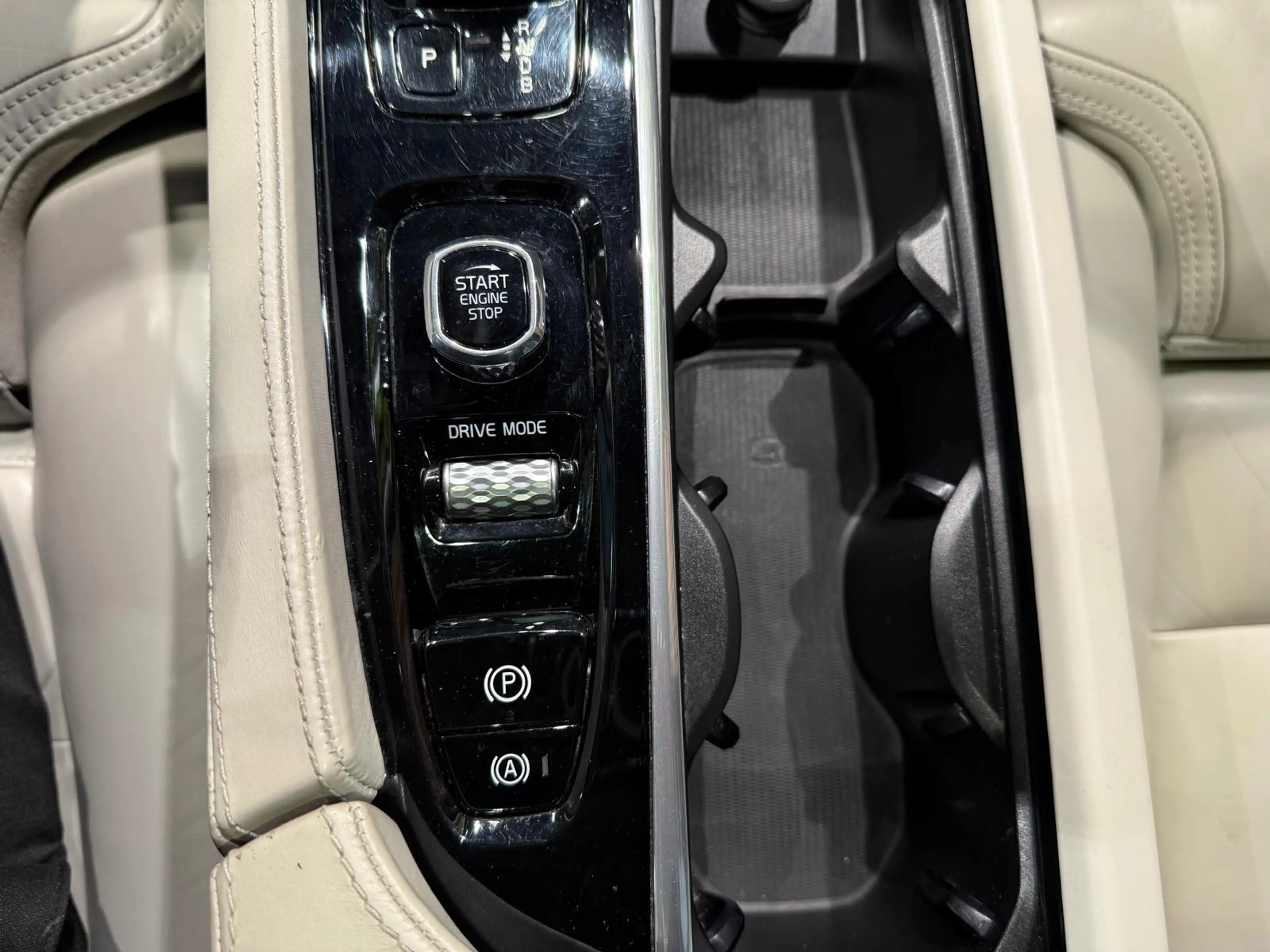 Volvo XC90 2.0 T8 Twin Engine AWD Inscription Panoschuifdak t — photo 26