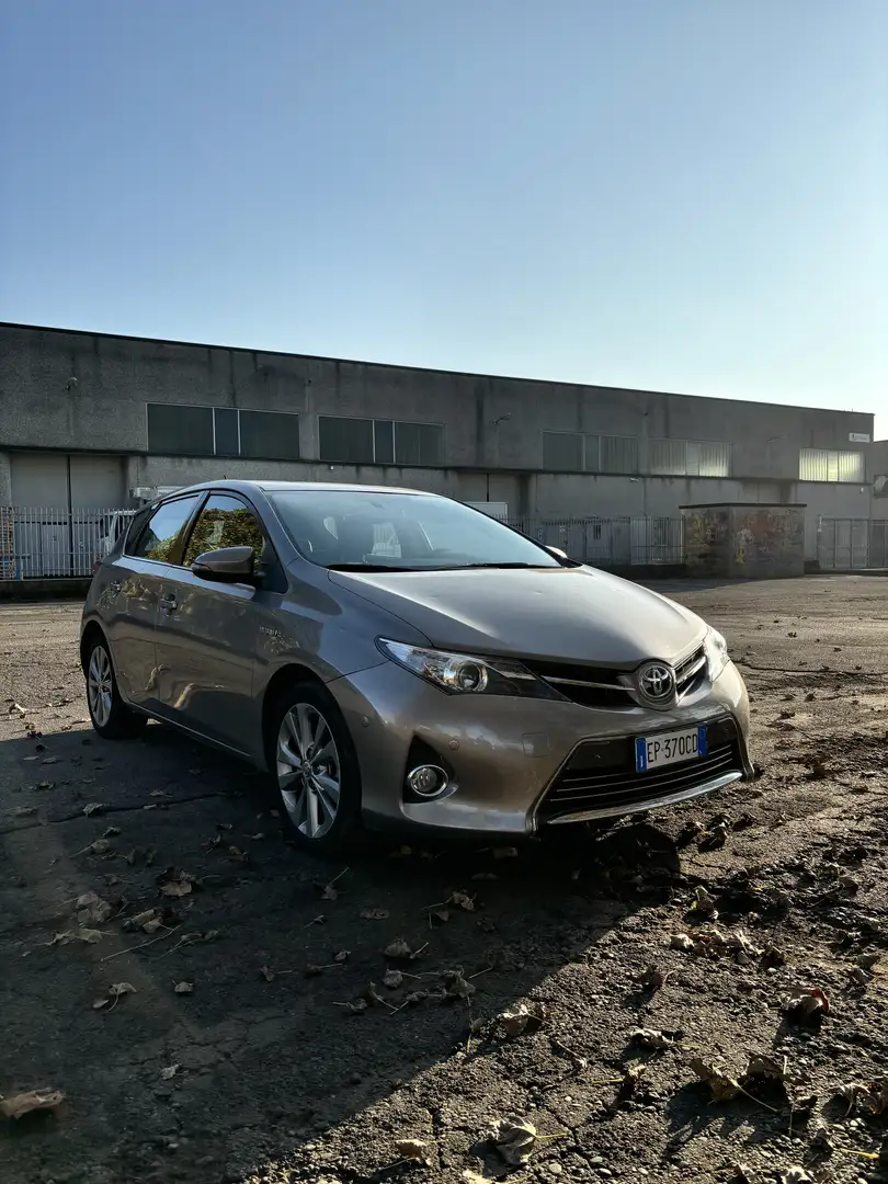 Toyota Auris 5p 1.8 hsd (active) - 2