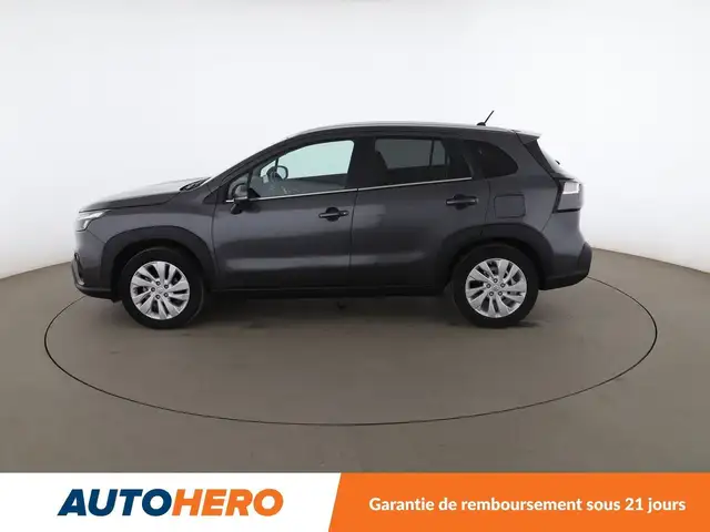 Suzuki S-Cross view 3