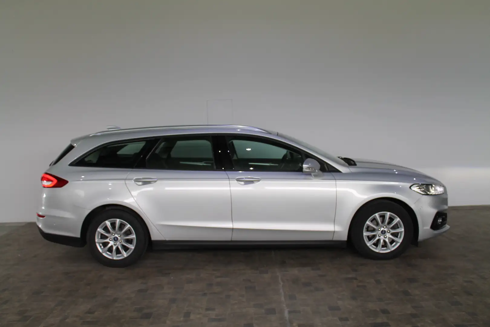 Ford Mondeo LED, Navi, Winterpaket, PDC Zilver - 1