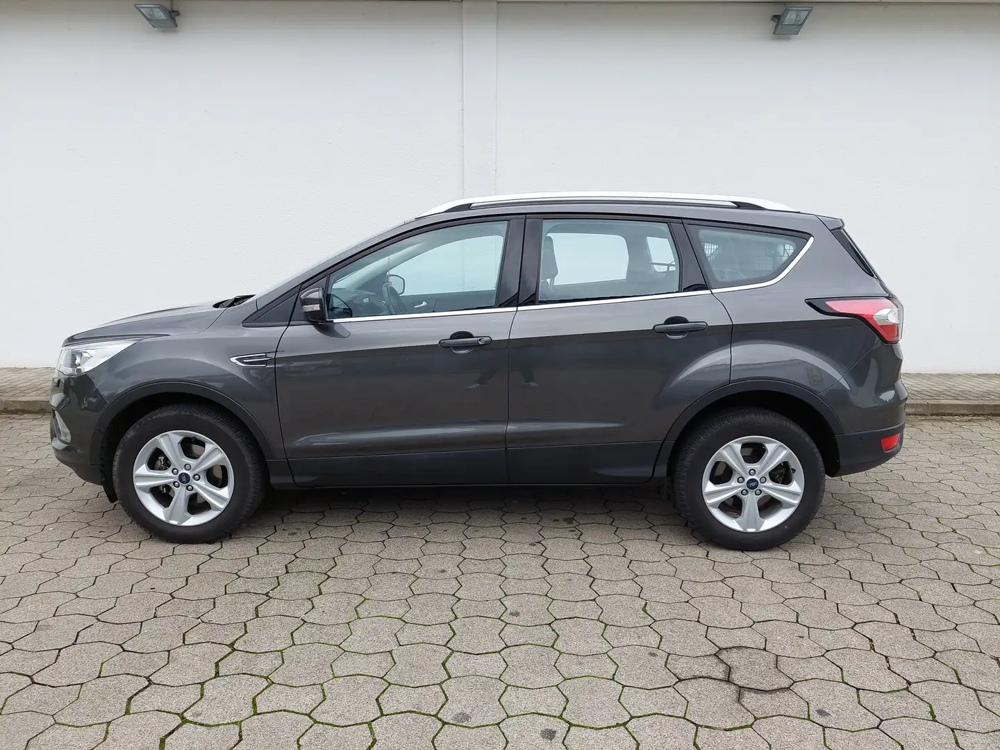 Ford Kuga Kuga 1.5 EcoBoost 2x4 Cool Grau - 2