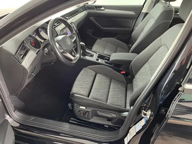 Volkswagen Passat view 14