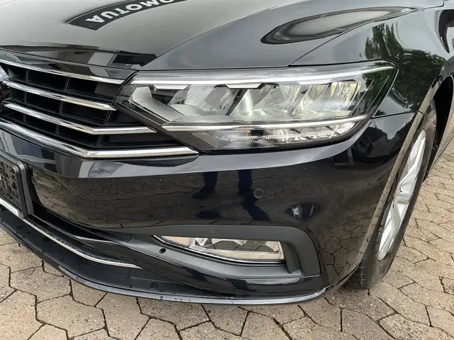 Volkswagen Passat view 2