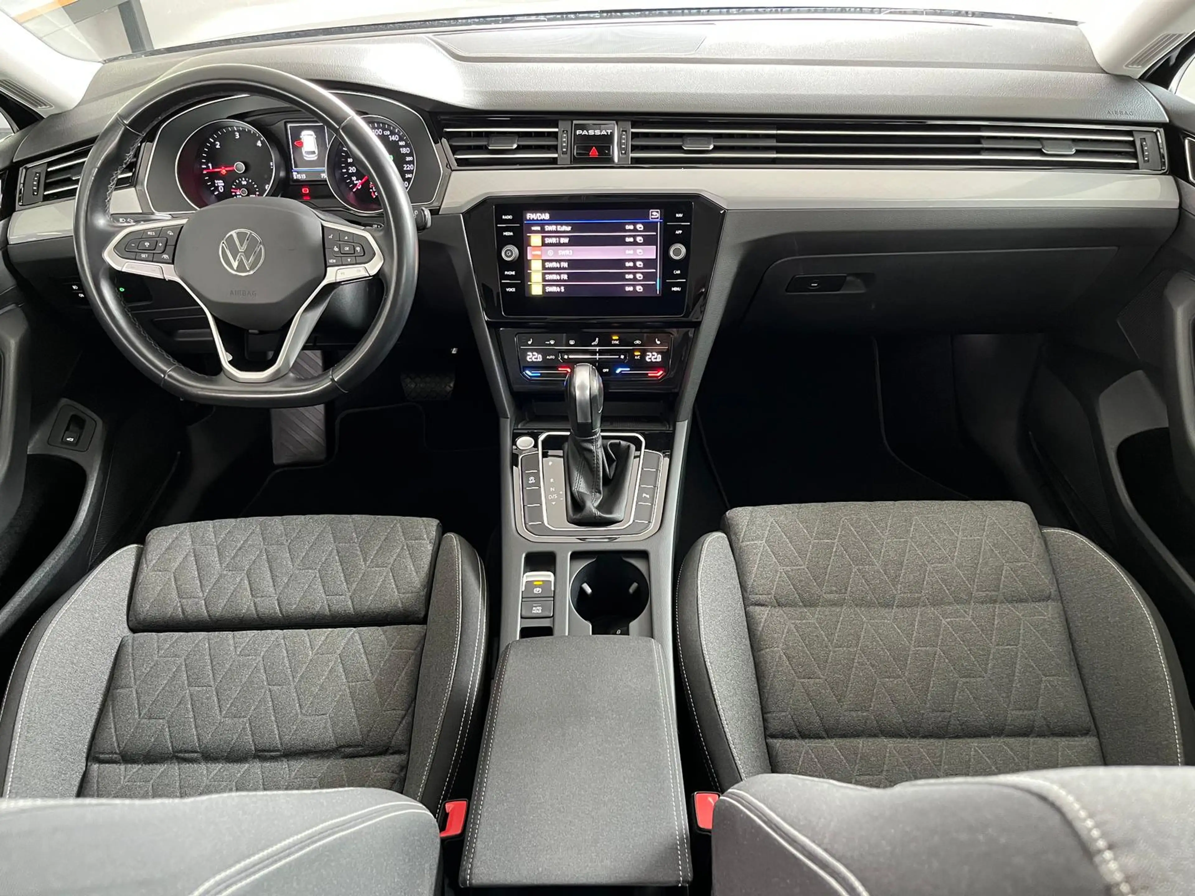 Volkswagen Passat Variant Business 2.0 TDI DSG NAVI ACC SHZ — photo 16