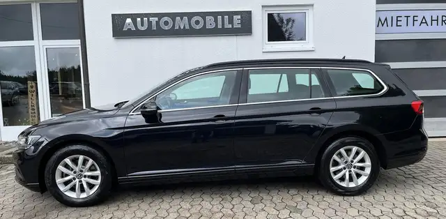 Volkswagen Passat view 4