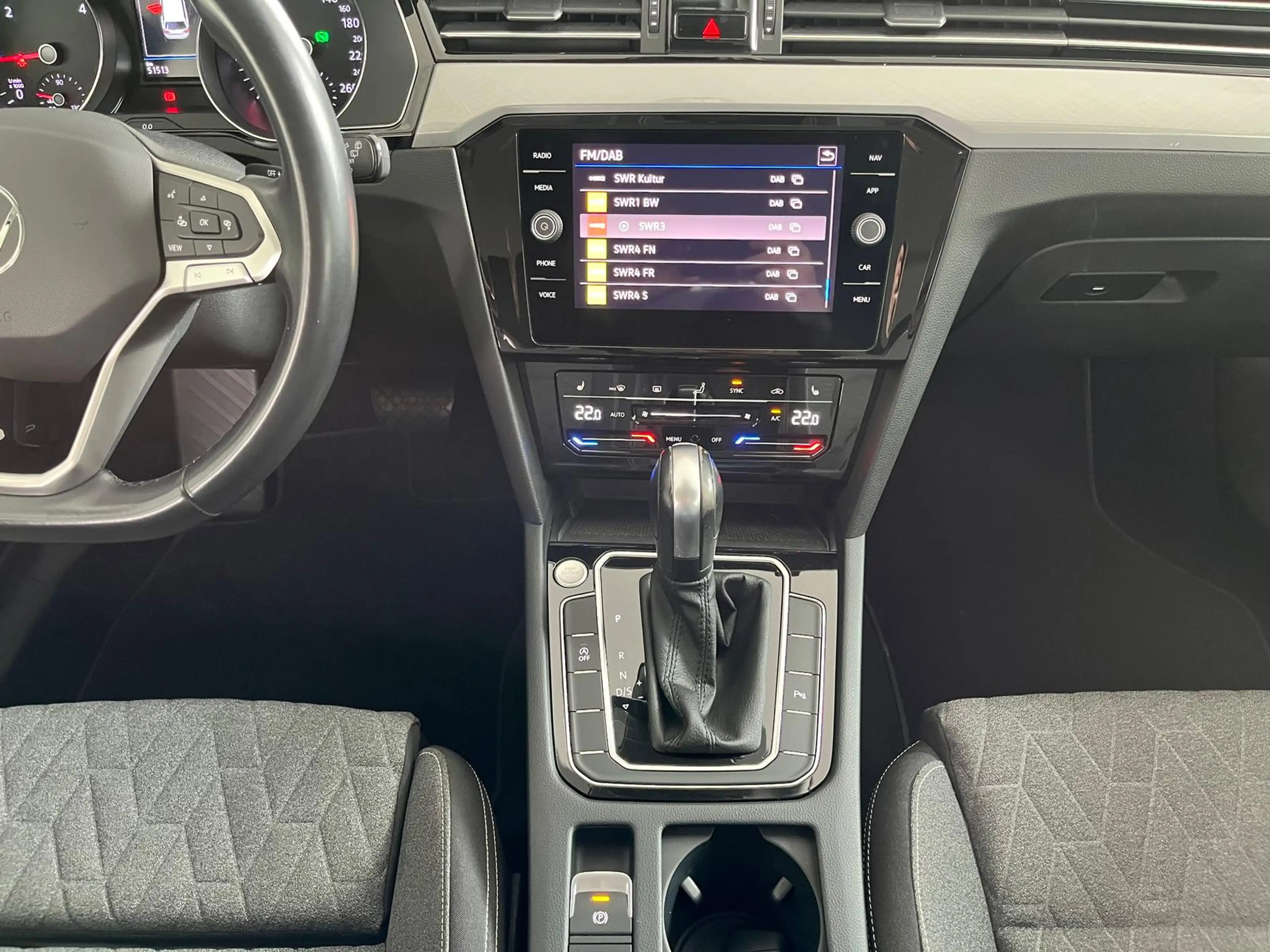 Volkswagen Passat Variant Business 2.0 TDI DSG NAVI ACC SHZ — photo 18