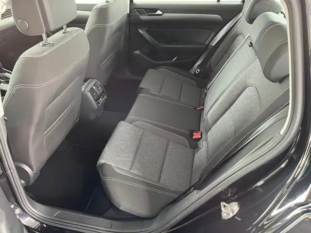 Volkswagen Passat view 15