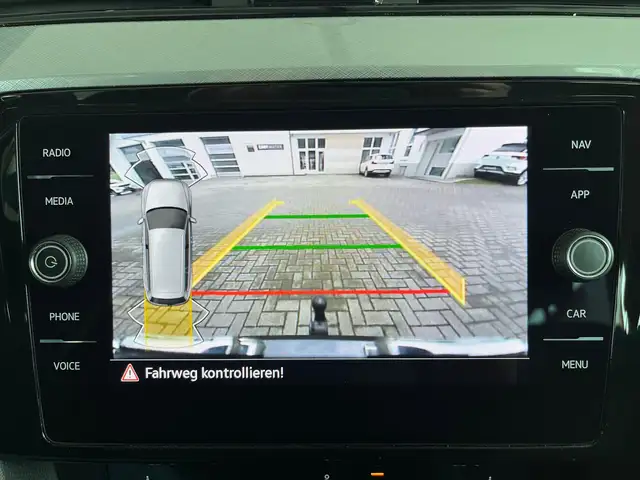Volkswagen Passat view 8