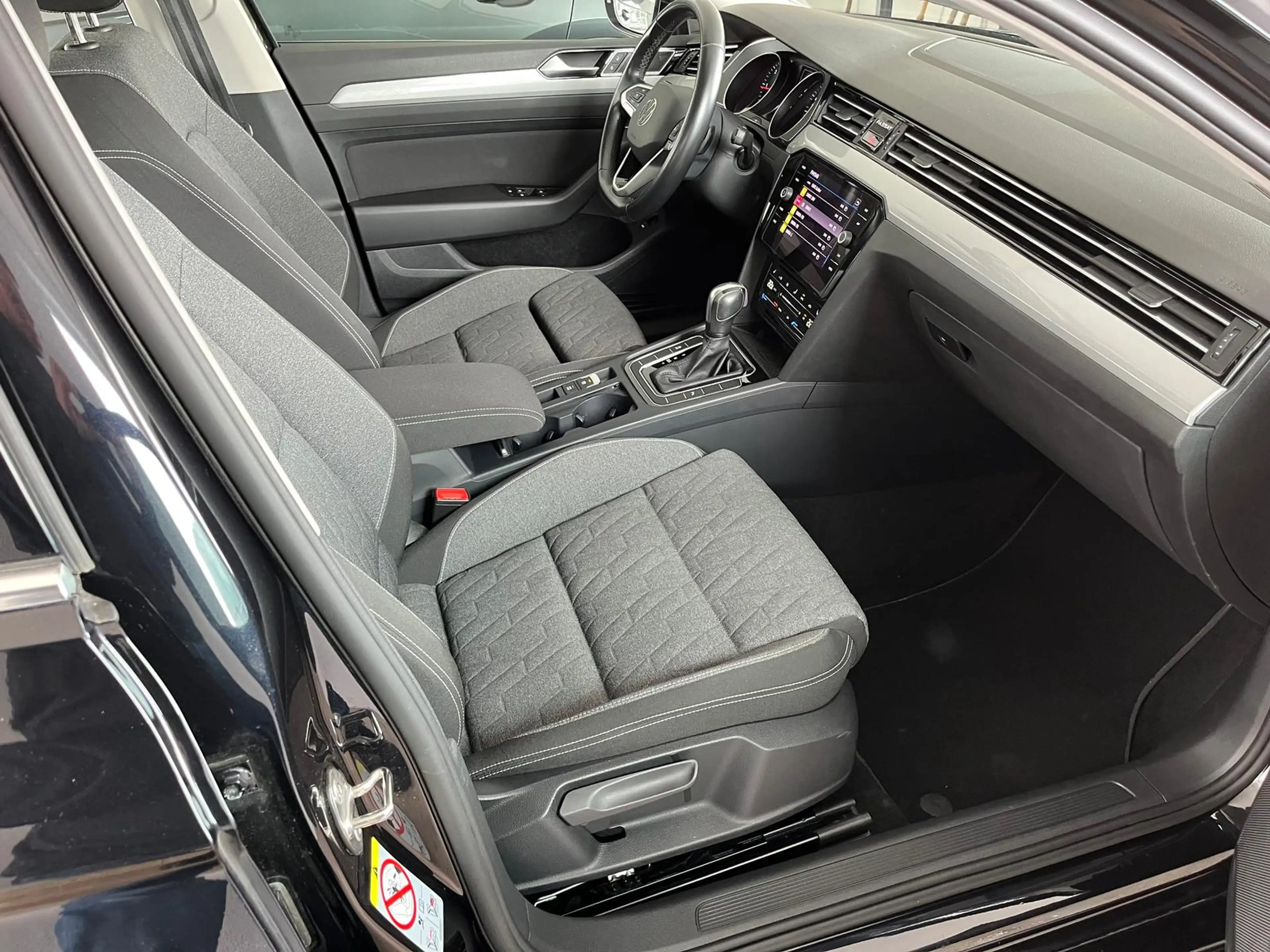 Volkswagen Passat Variant Business 2.0 TDI DSG NAVI ACC SHZ — photo 21