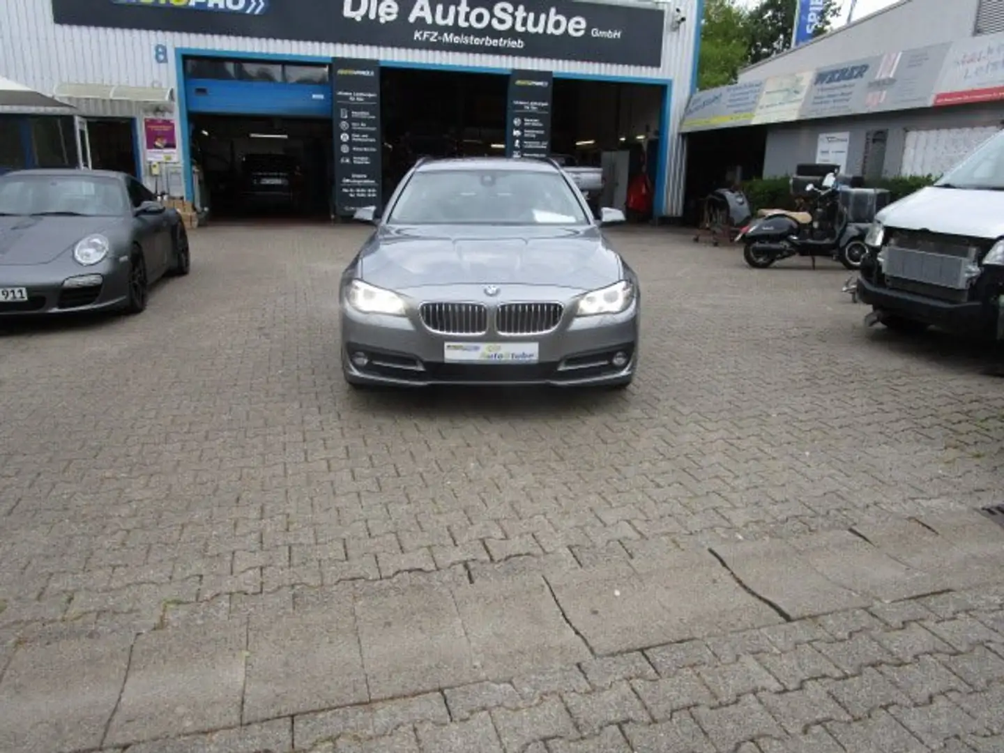 BMW 520 d xDrive Kombi Navi Leder Xenon Alu18Zoll Met Aux! Grau - 1