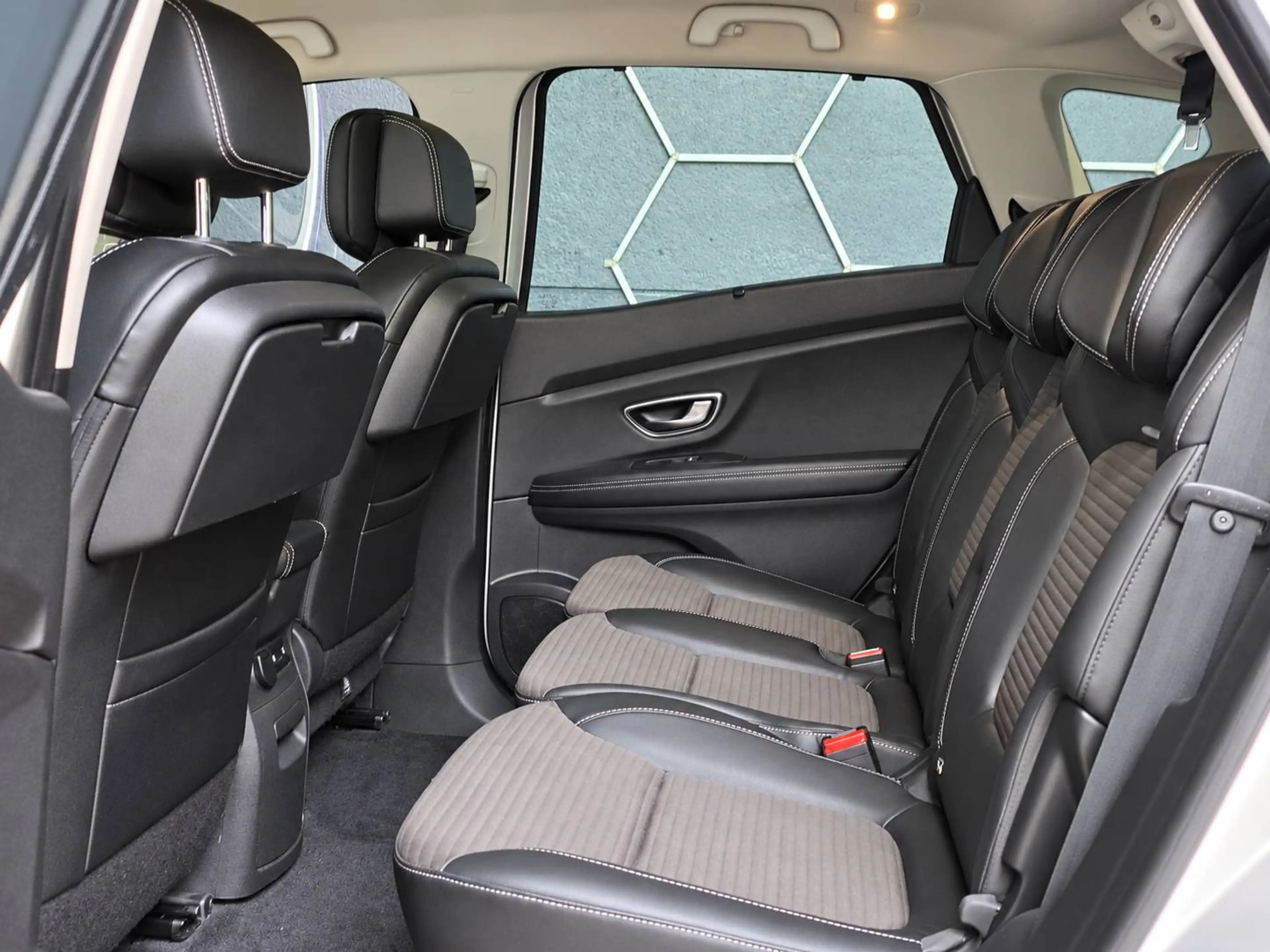 Renault Scenic Scenic 1.5 dCi Energy Intens / NAVI-CUIR-TOIT PANORAMIQUE — photo 5