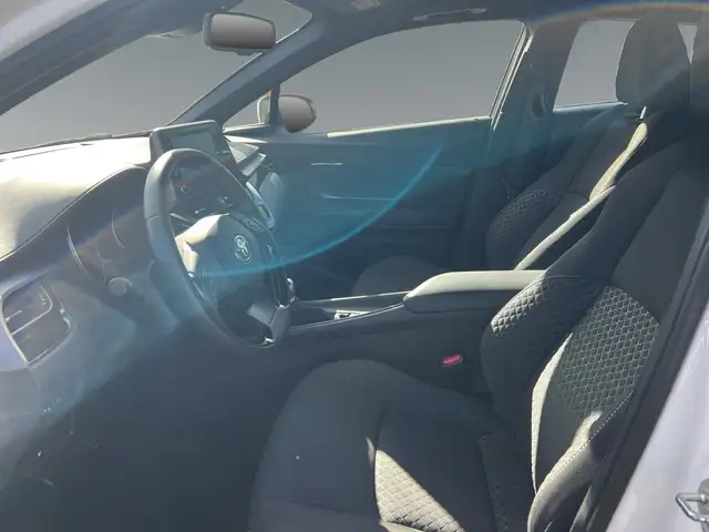 Toyota C-HR view 10