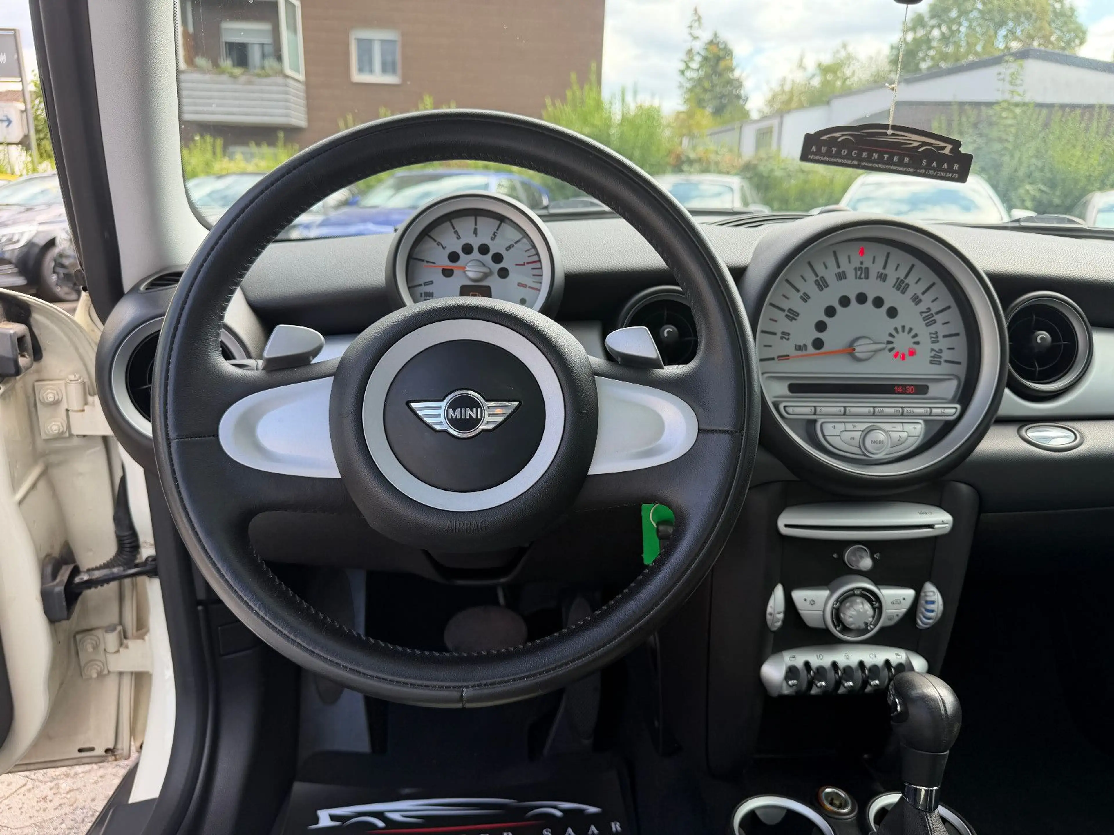 MINI One 1.4 Pepper Automatik 83TKM Klima Panorama — photo 13
