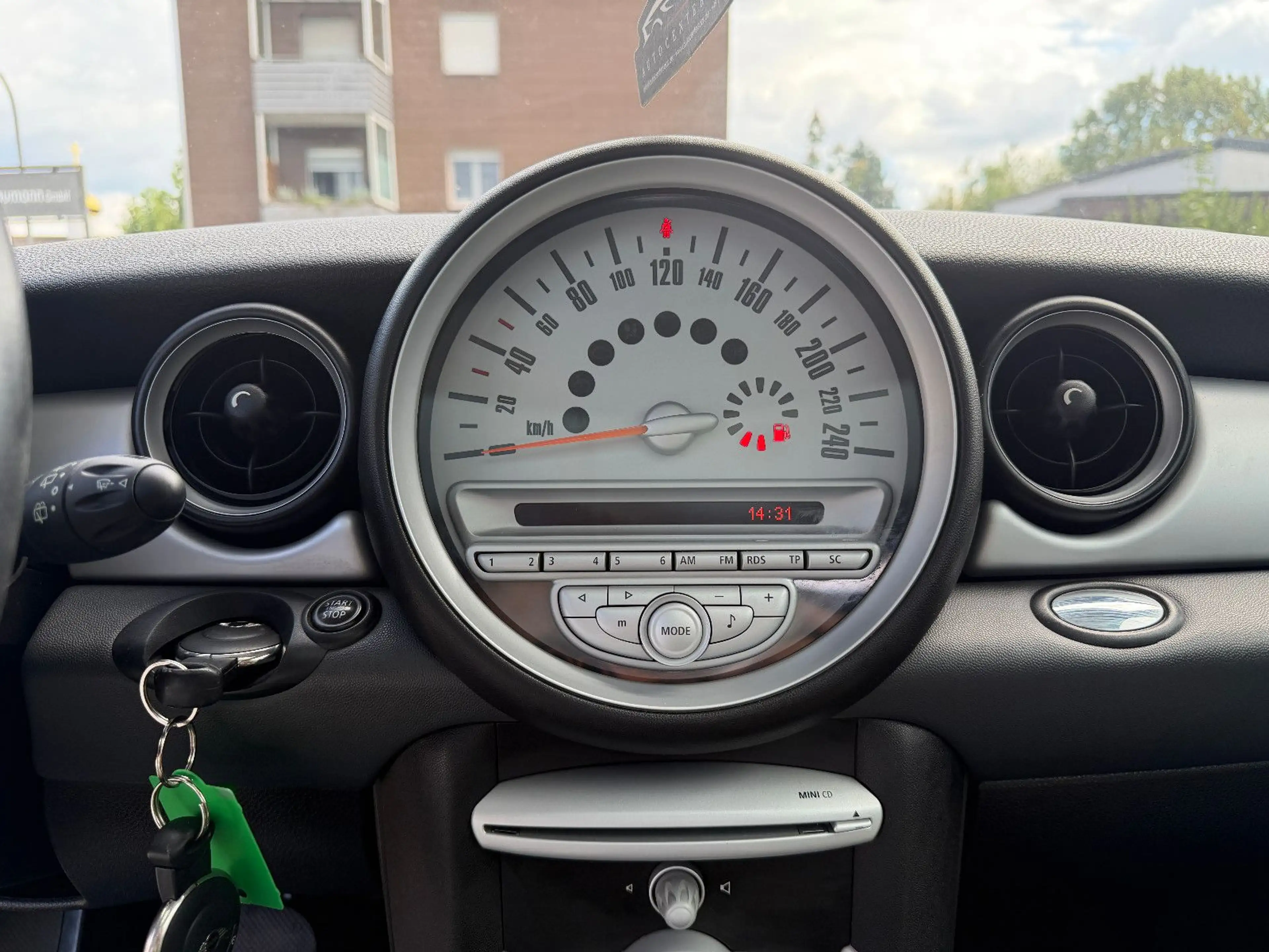 MINI One 1.4 Pepper Automatik 83TKM Klima Panorama — photo 15