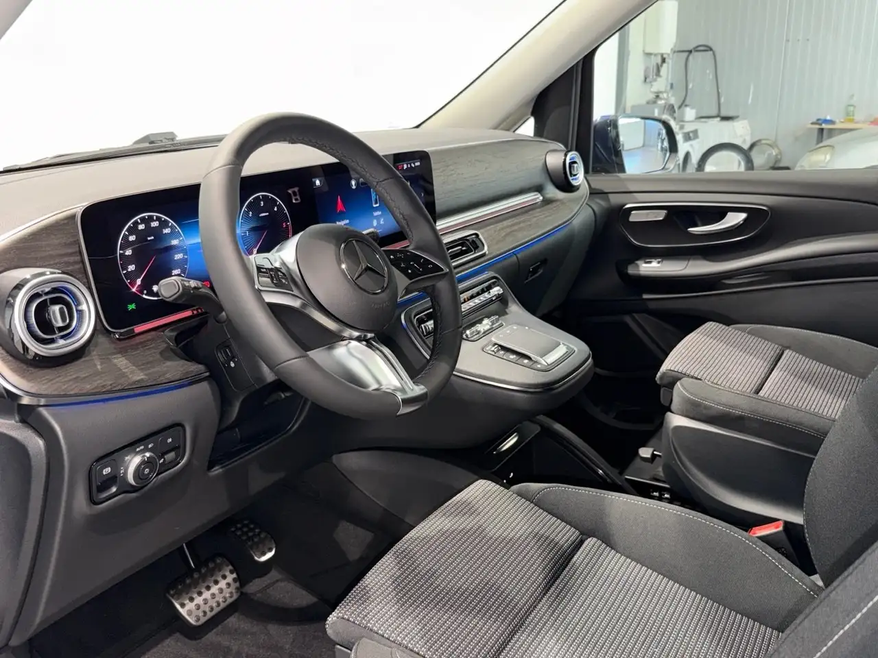 Mercedes-Benz V 300 d Style lang Distr. Standhzg AHK2,5t 360° 12