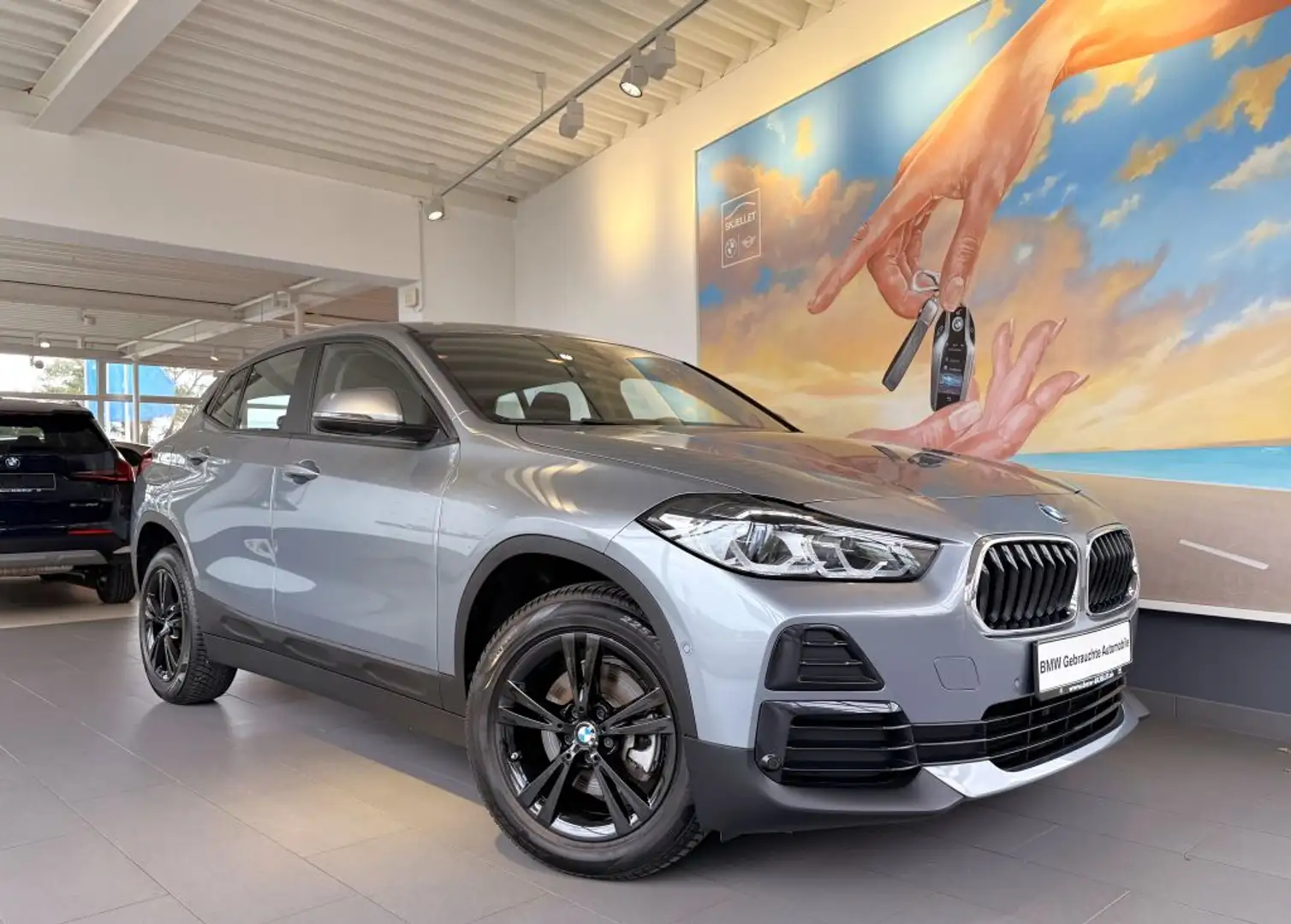 BMW X2 sDr.18i Advantage LED+HUD+AHK+TEMP+AL+SITZH+ Grau - 2