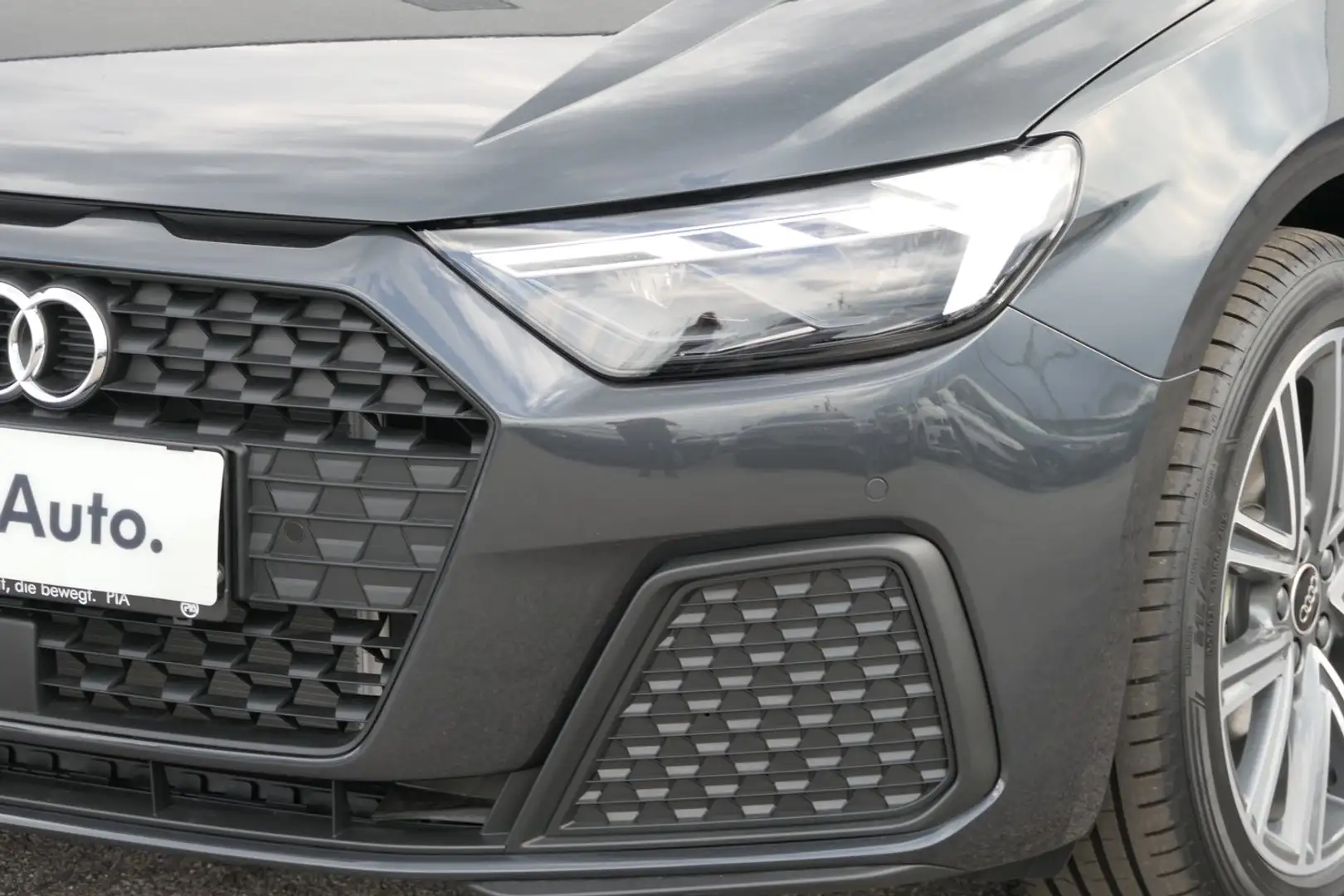 Audi A1 25 TFSI intense Grau - 2