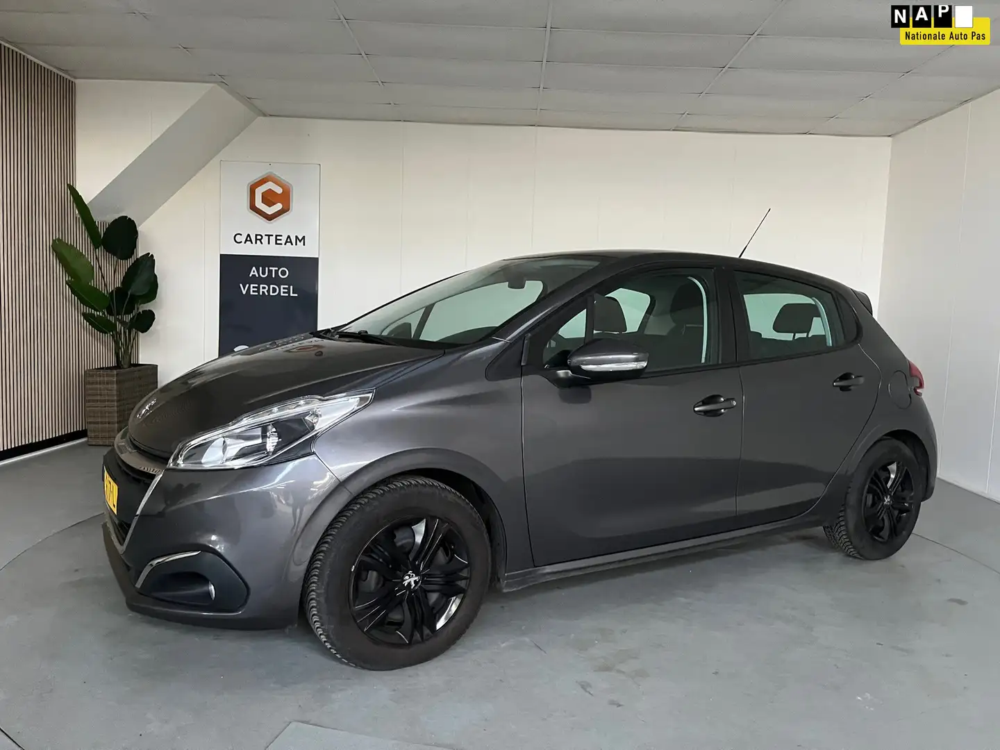 Peugeot 208 1.2 PureTech Blue Lion Airco, Navigatie, Cruise co Grijs - 1