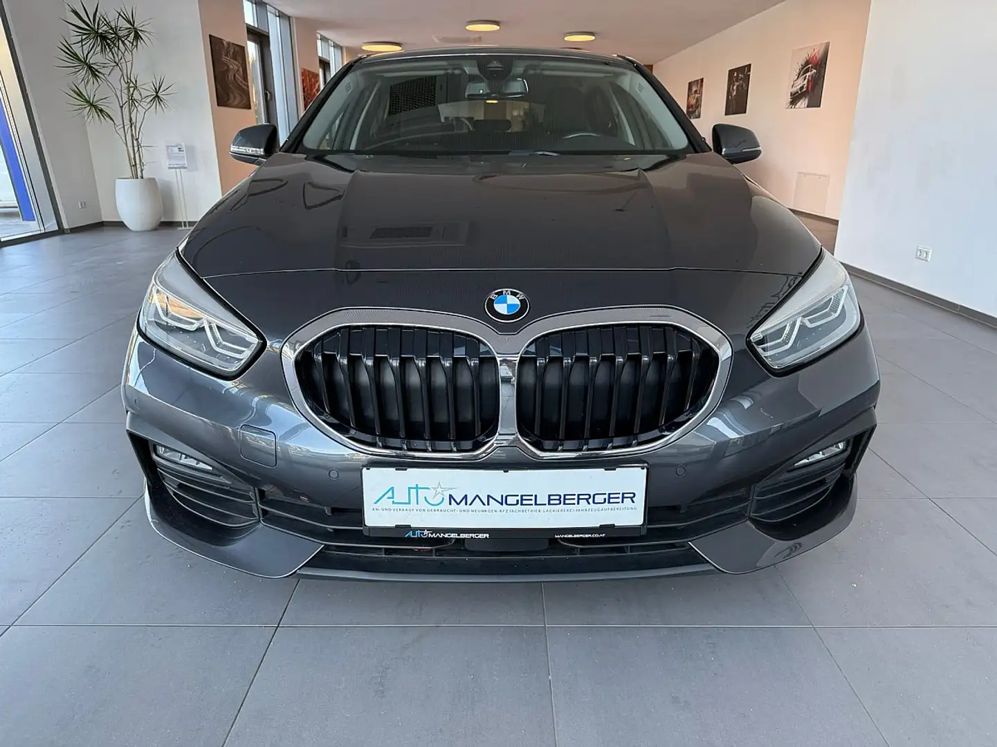 BMW 118 i Grau - 2