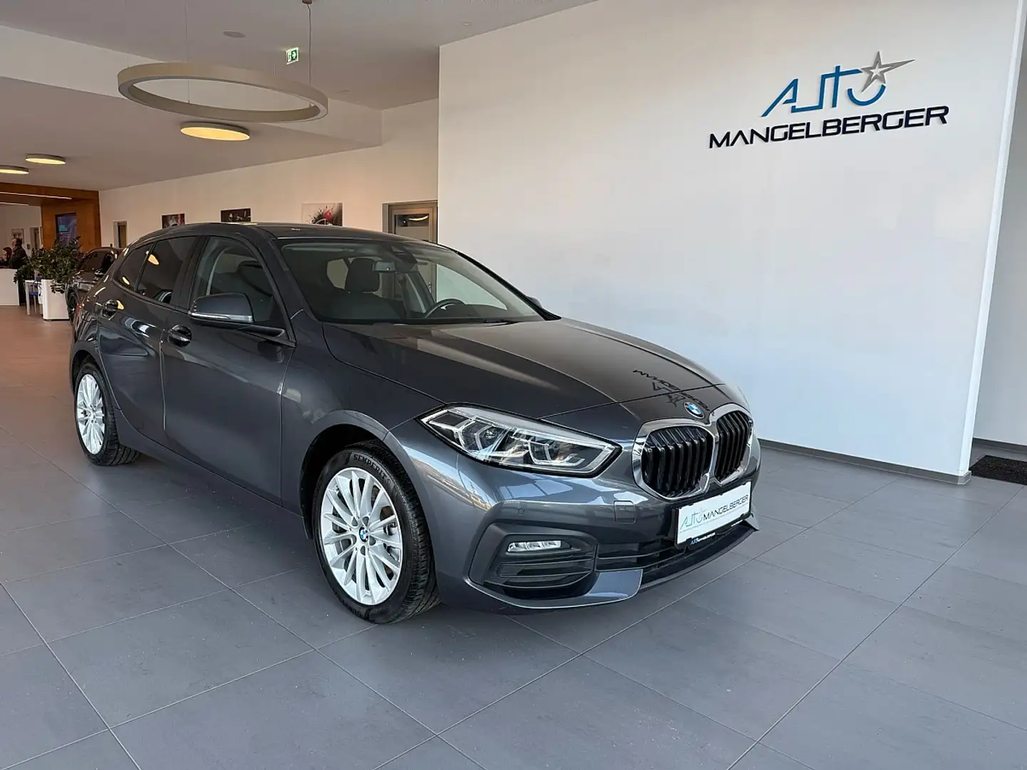 BMW 118 i Grau - 1