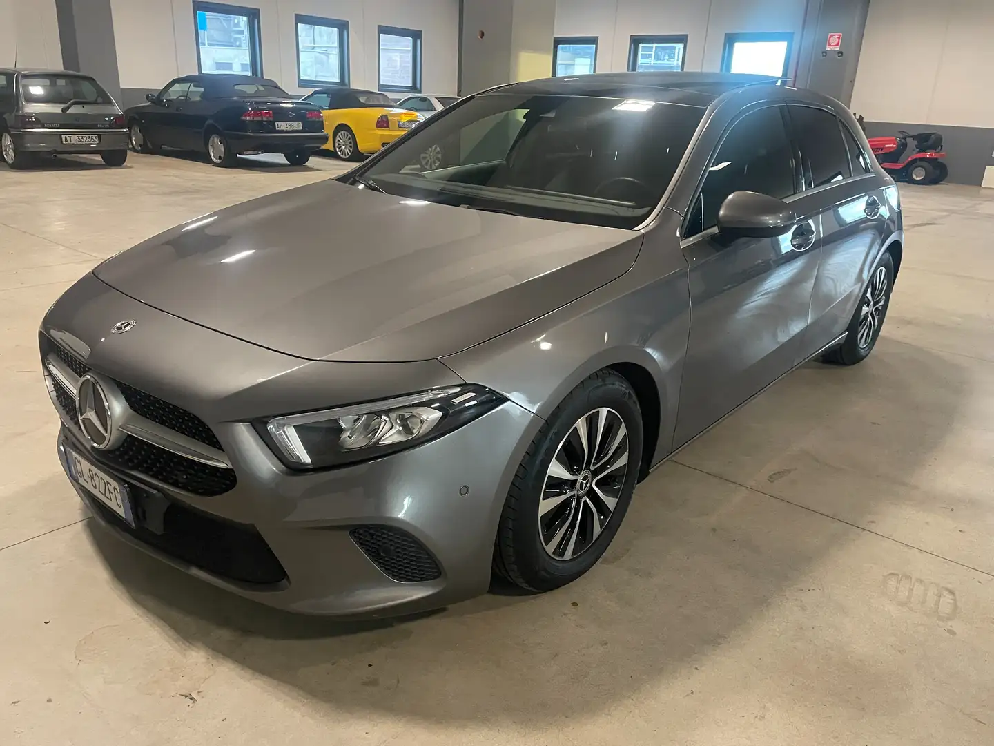 Mercedes-Benz A 180 Classe A - 180d Business ESTRA PLUS auto CON TETTO Grigio - 1