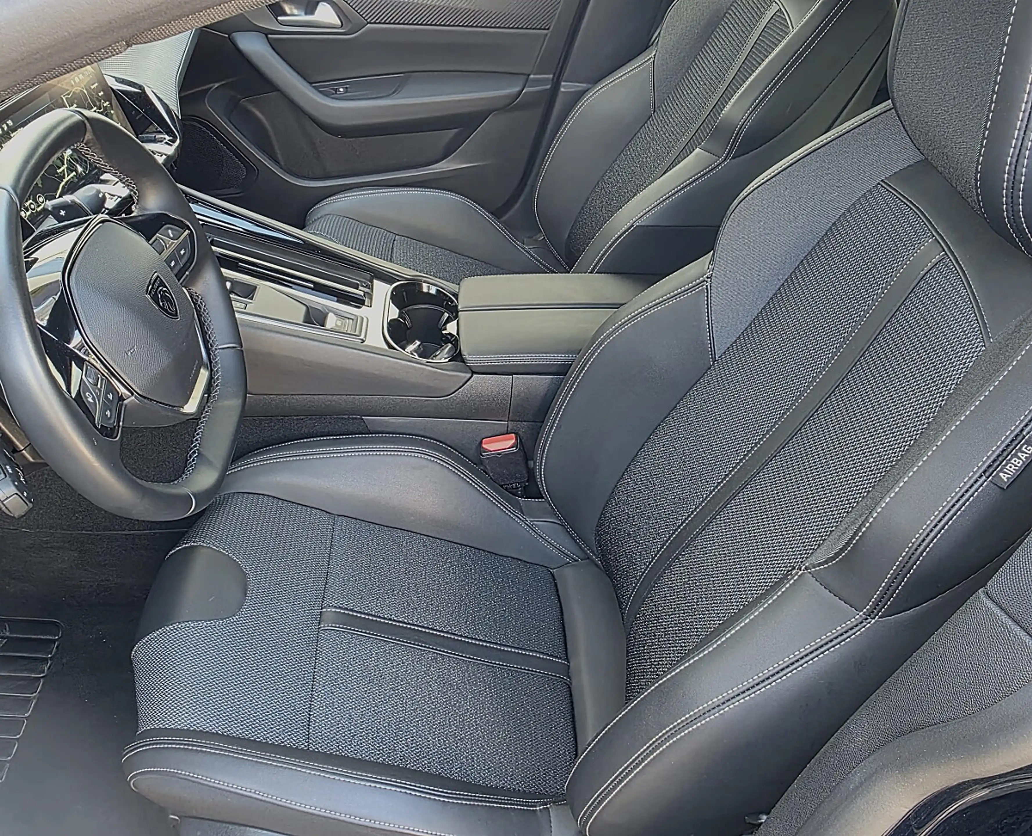 Peugeot 508 PureTech 130 EAT8 Allure Pack Aut. — photo 9