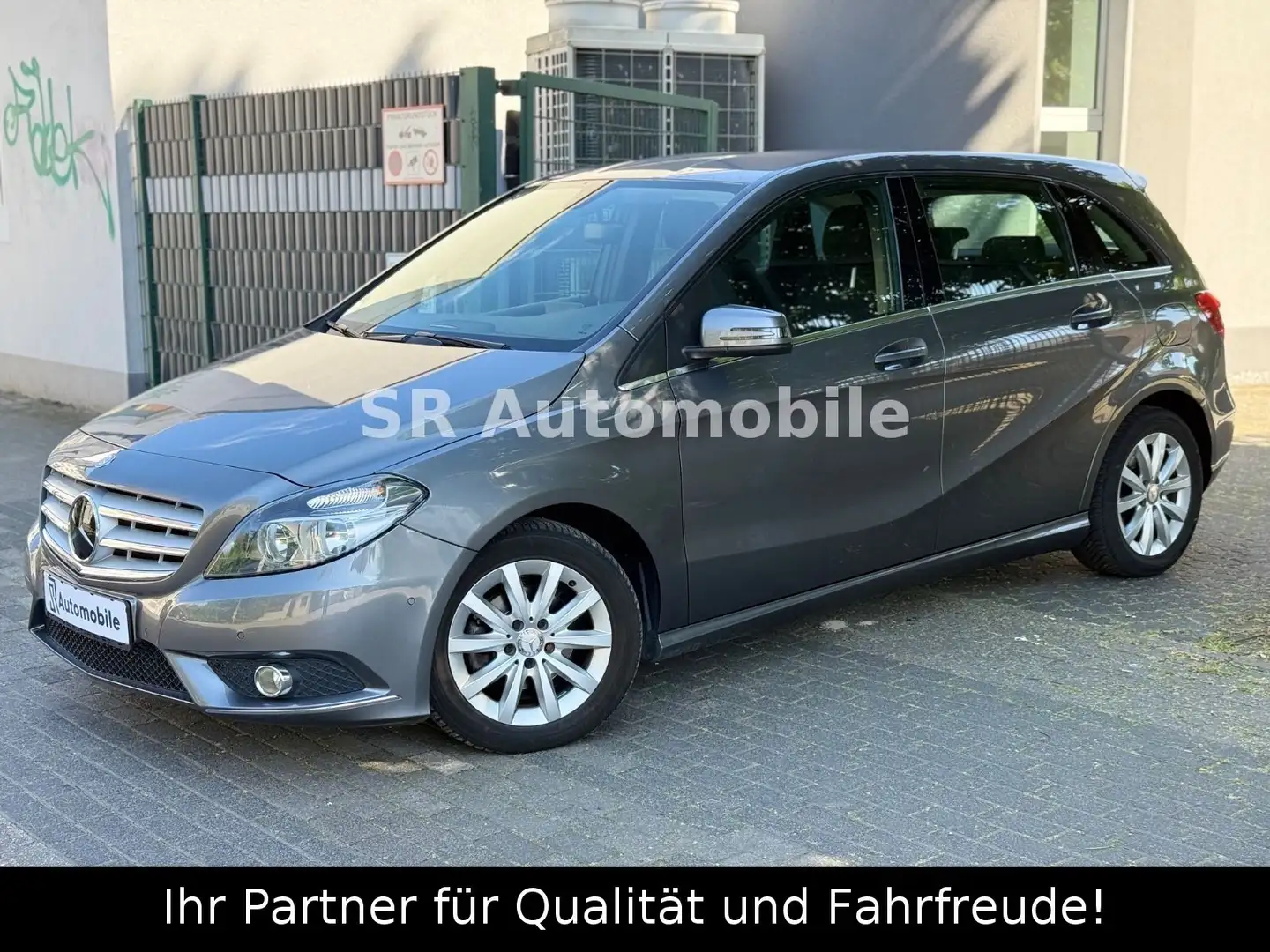 Mercedes-Benz B 180 CDI 2.HAND*AUTOM.*KLIMA*NAVI*SHZ*PDC*TEMP. Grau - 1