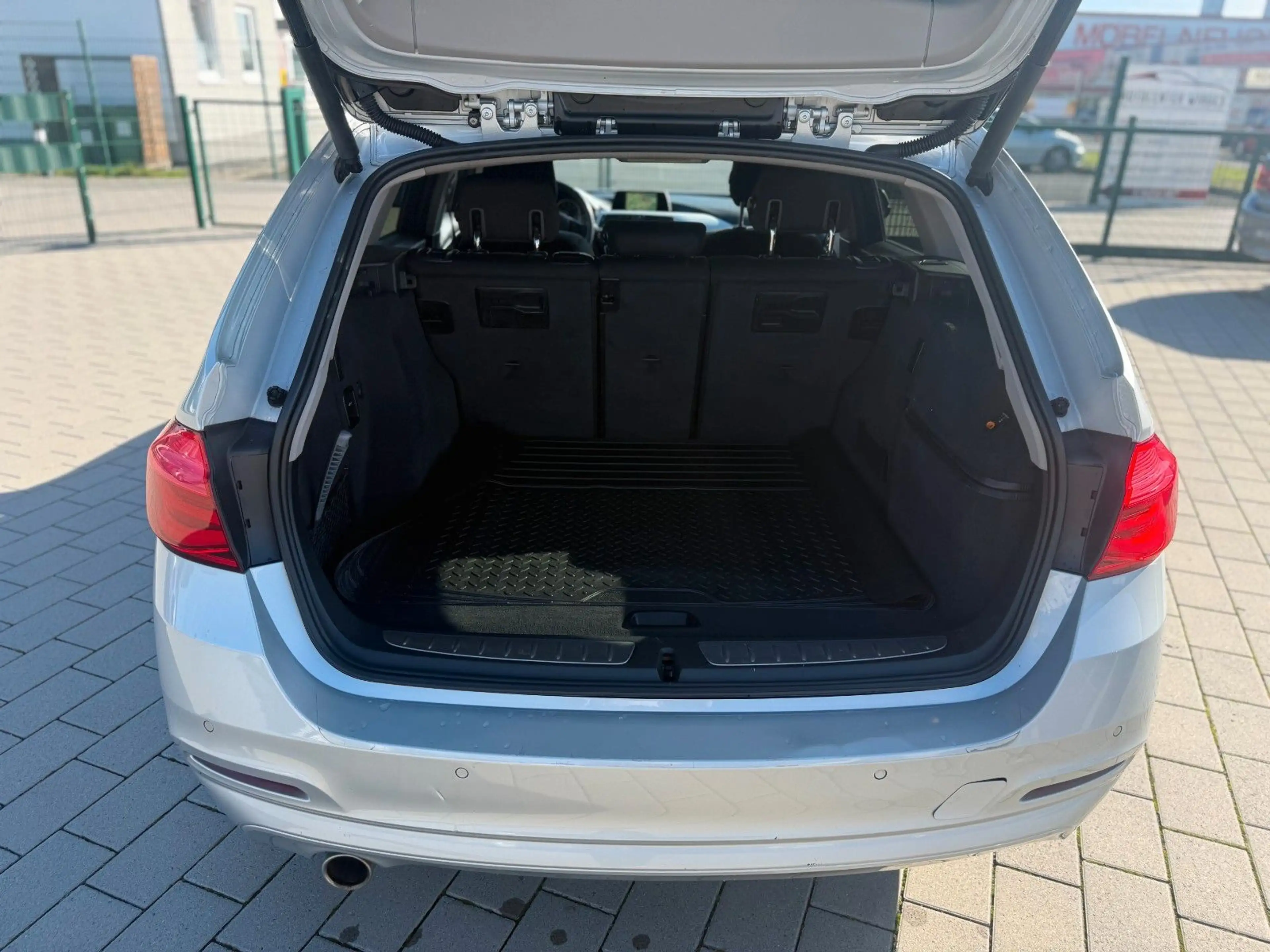 BMW 318 3 Touring 318 d* — photo 9