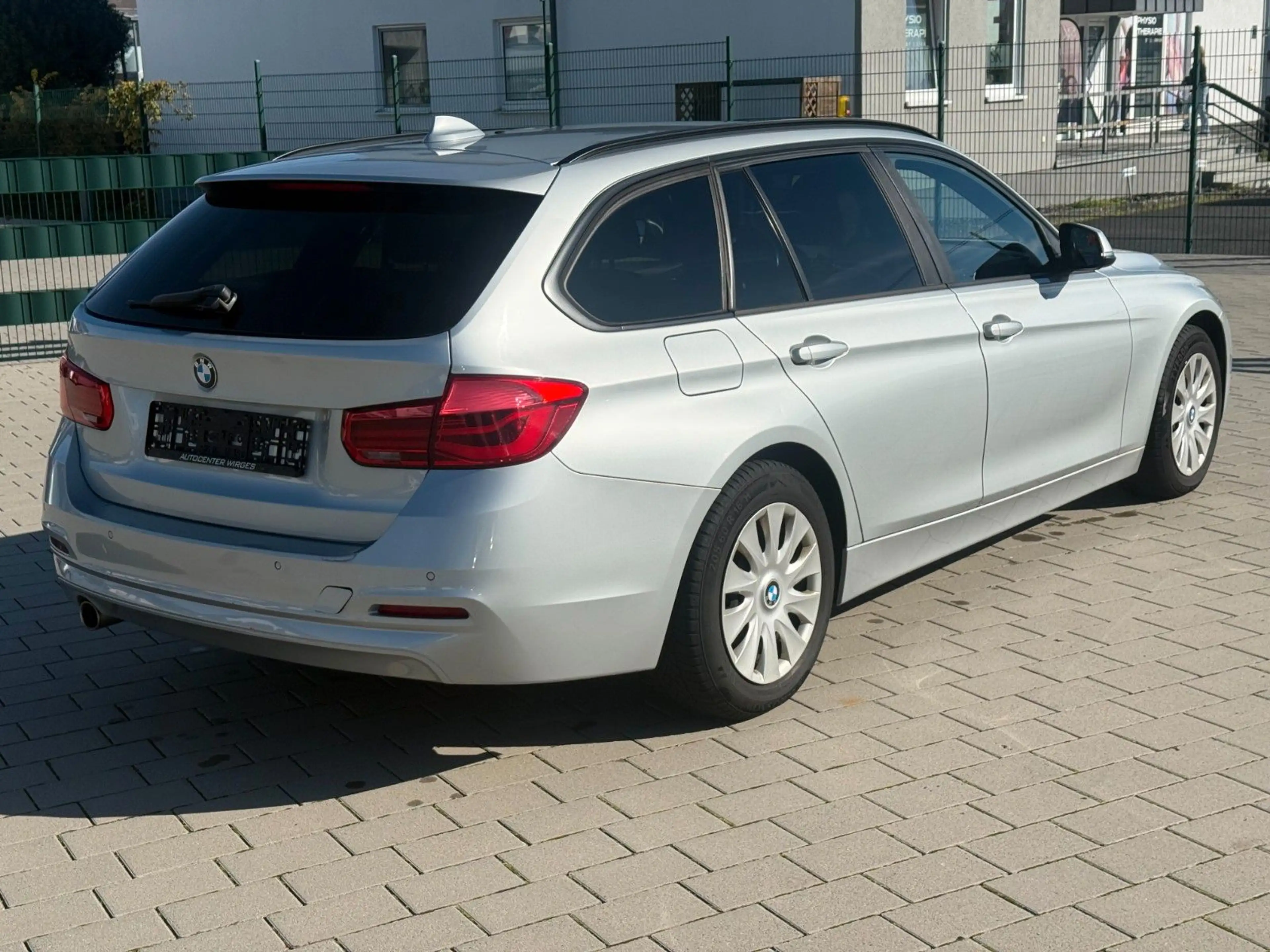 BMW 318 3 Touring 318 d* — photo 5