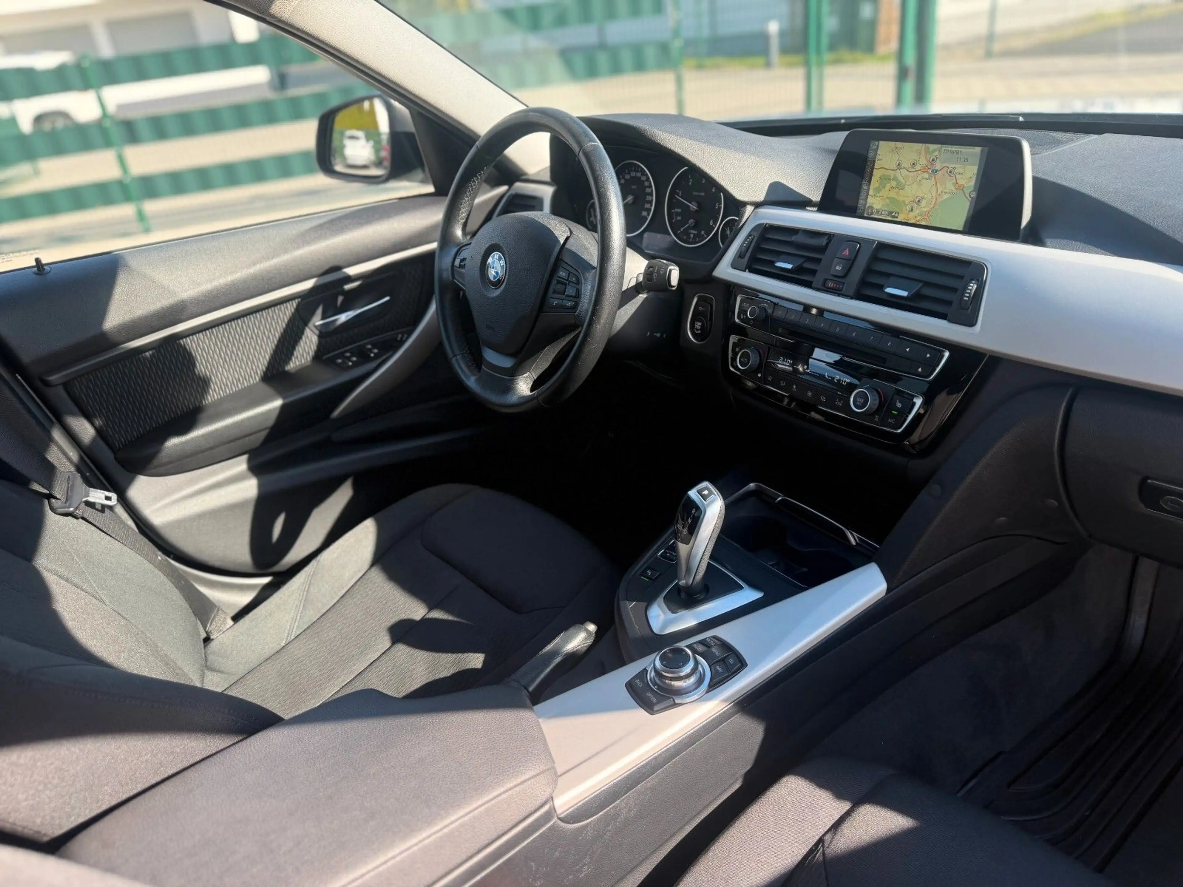 BMW 318 3 Touring 318 d* — photo 12
