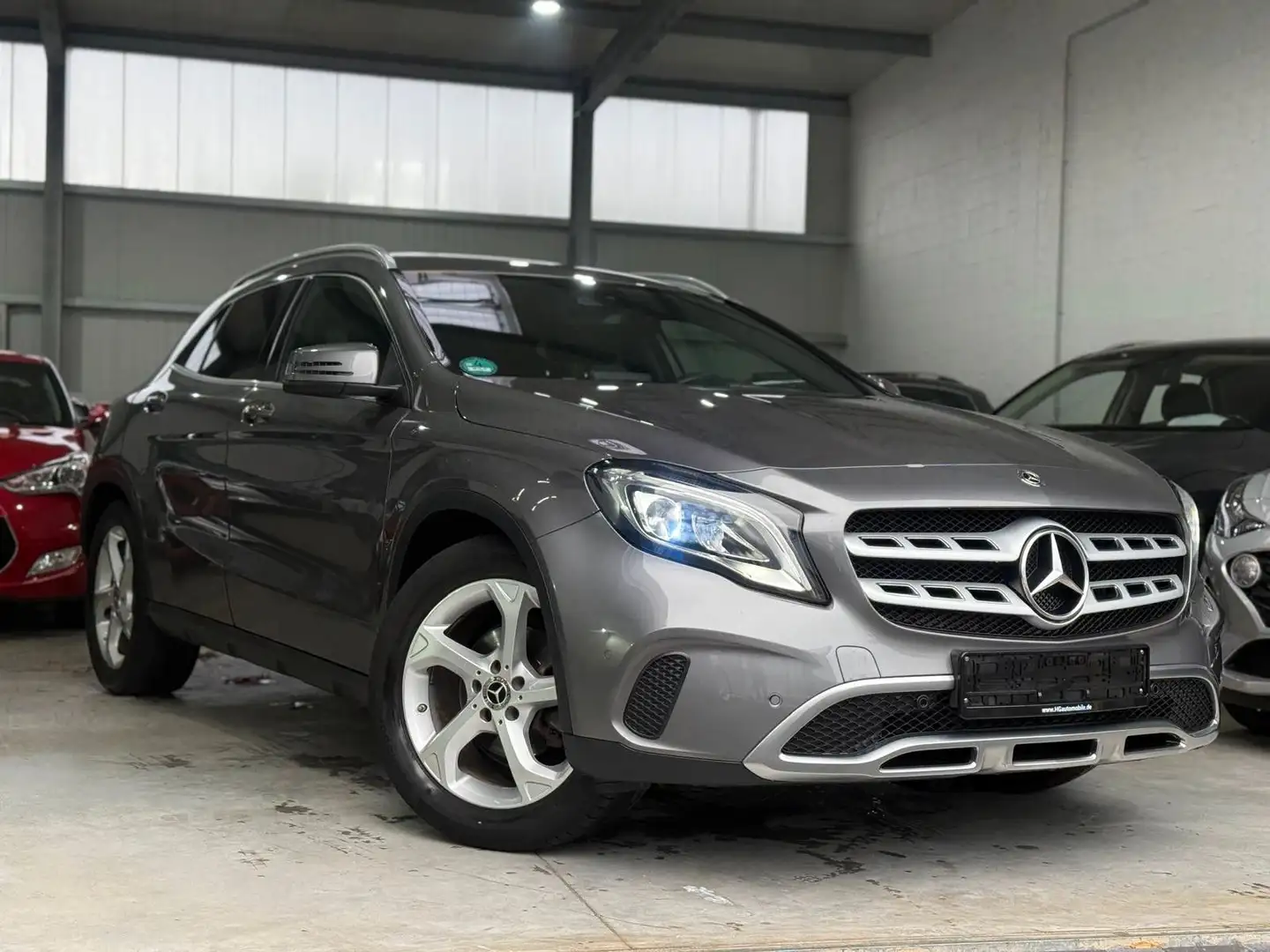 Mercedes-Benz GLA 180 Leder Navi Kamera LED Gris - 2