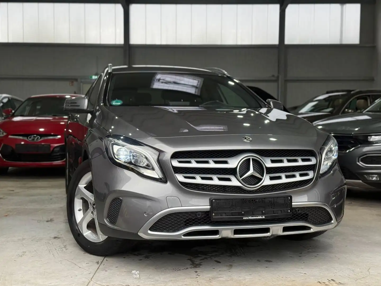 Mercedes-Benz GLA 180 Leder Navi Kamera LED Gris - 1