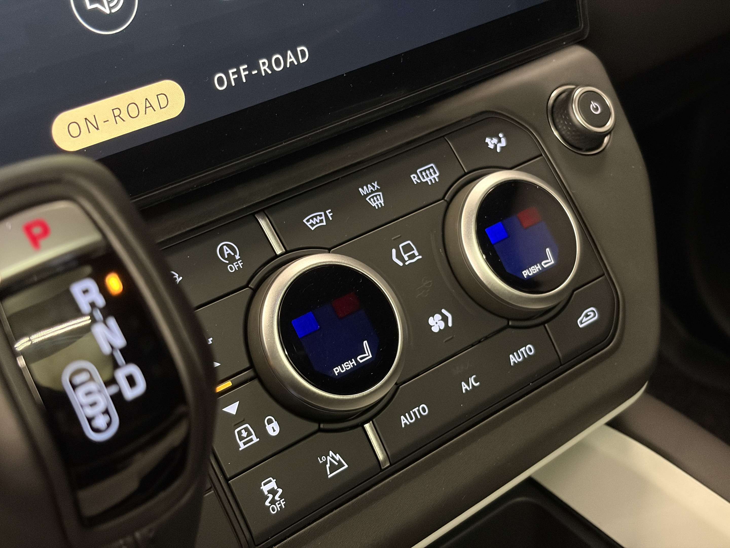 2026 Land Rover Defender X-Dynamic SE thumb 19