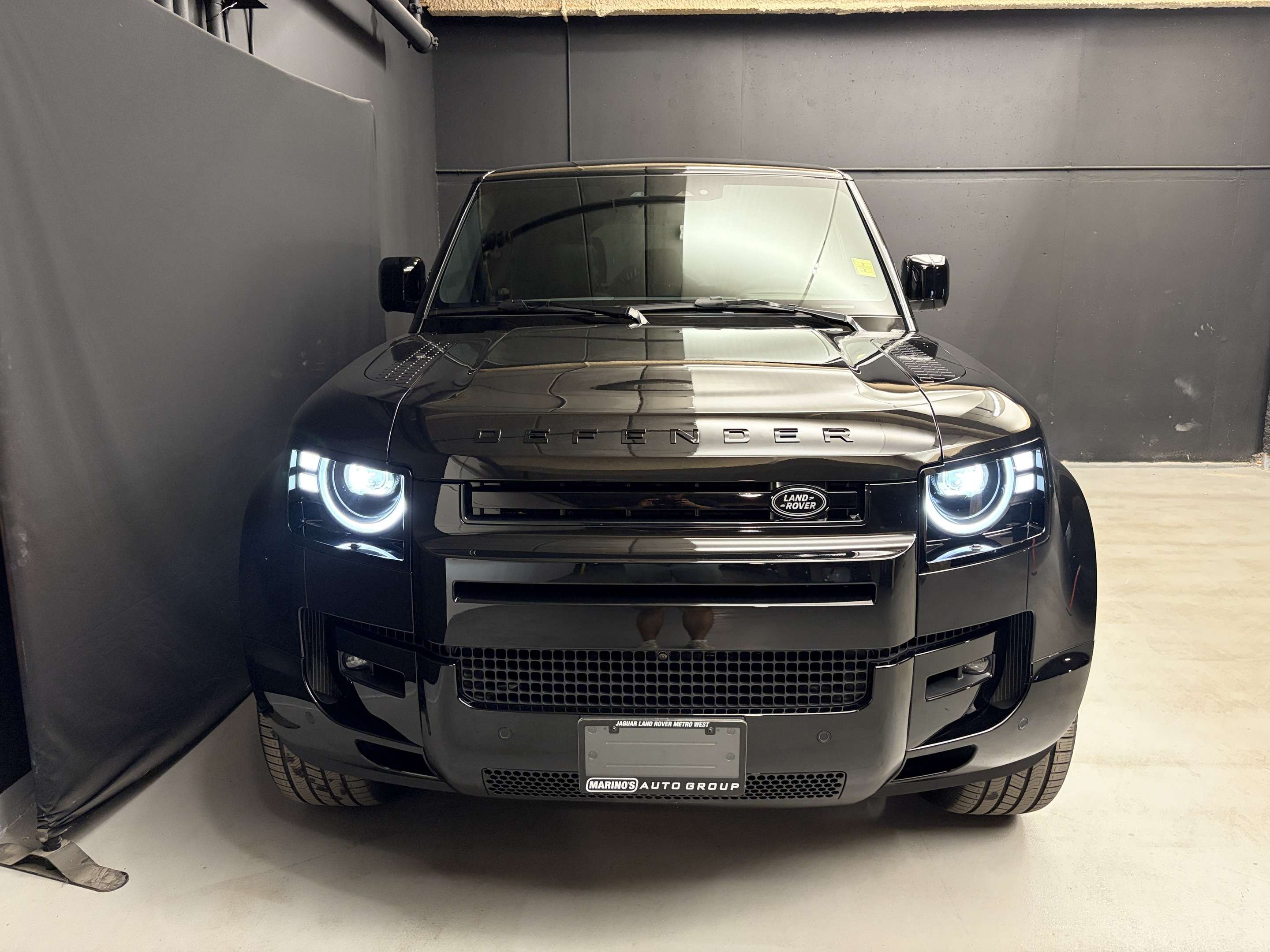 2026 Land Rover Defender X-Dynamic SE alt 2