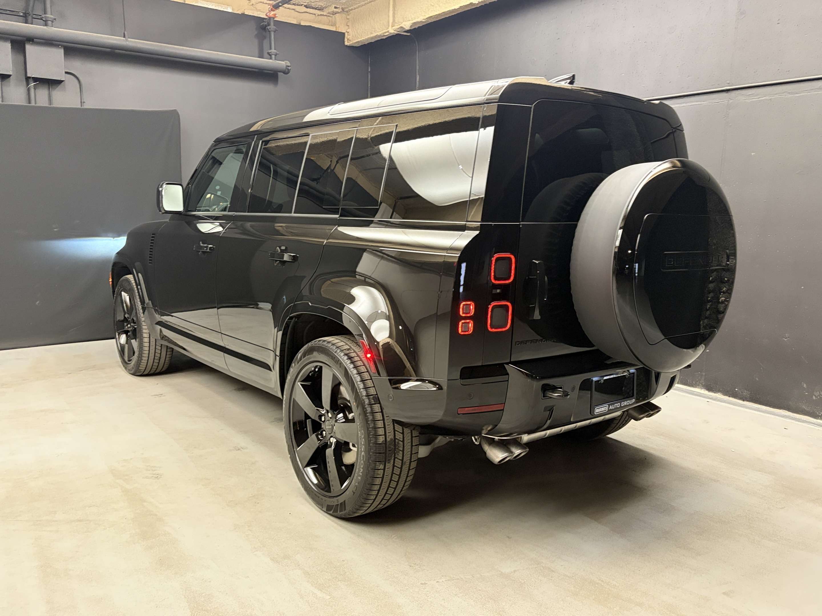2026 Land Rover Defender X-Dynamic SE alt 5