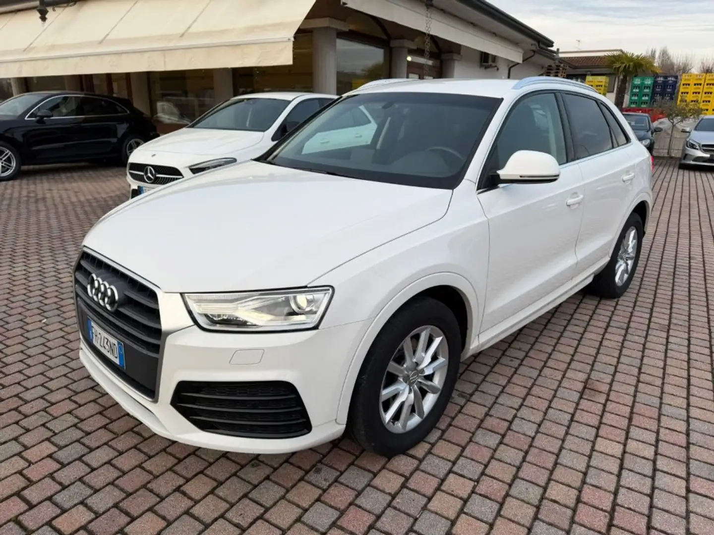 Audi Q3 2.0 TDI 150 CV S tronic Business Bianco - 2