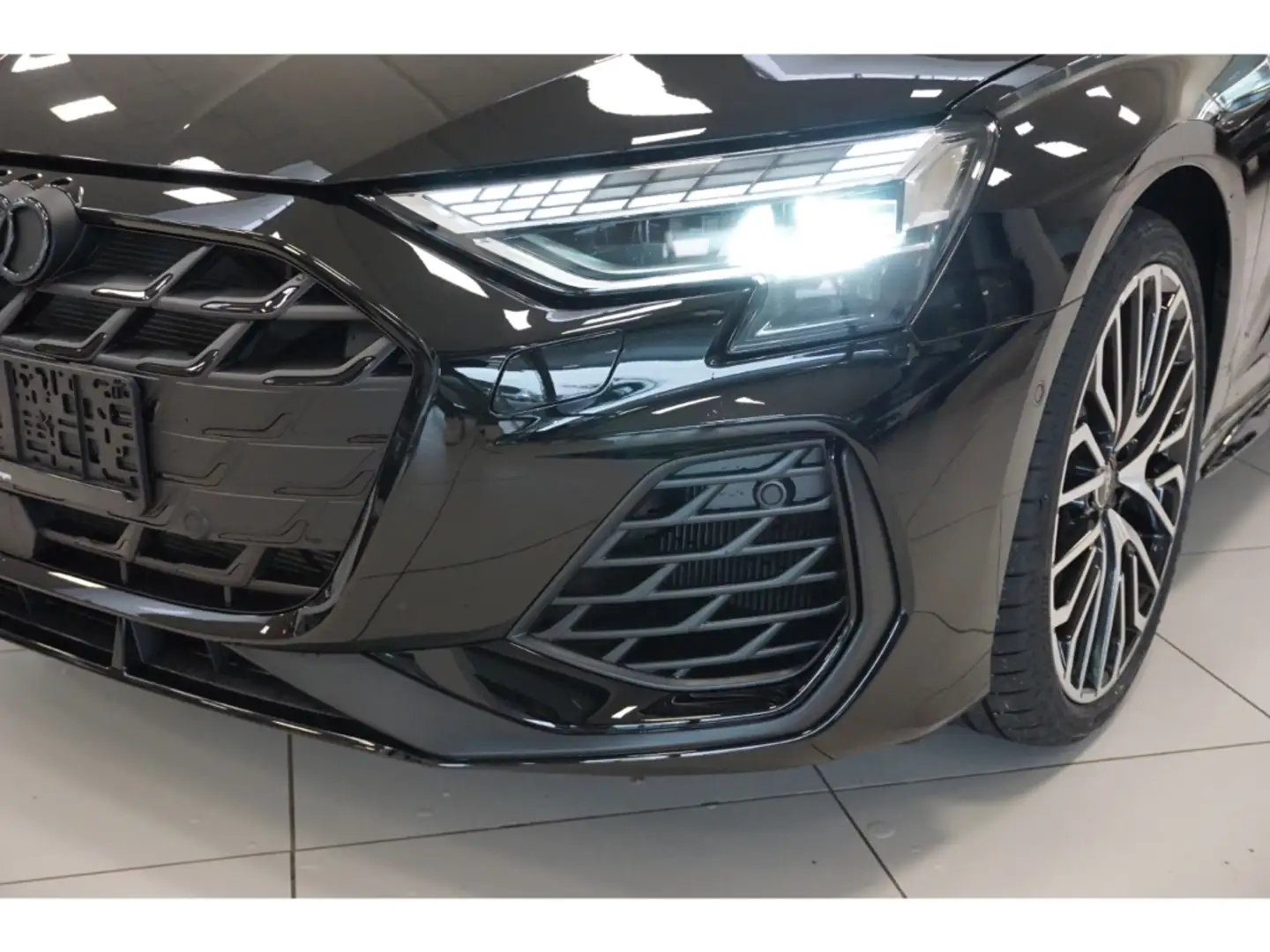 Audi S3 Sportback TFSI quattro S tronic Pano Matrix ACC Na Noir - 2