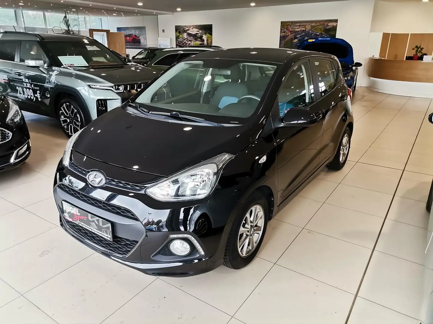 Hyundai i10 1.2 YES! SHZ|Temp.|Klima Zwart - 2