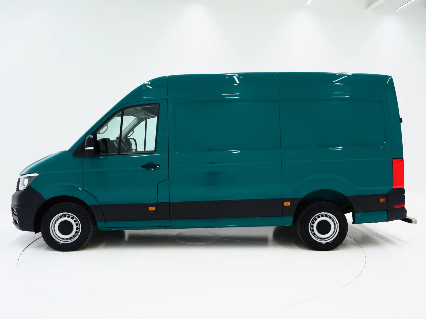 Volkswagen Crafter 35 2.0 TDI L3H3 | Carplay | Gev. Stoel | Cruise | Groen - 2