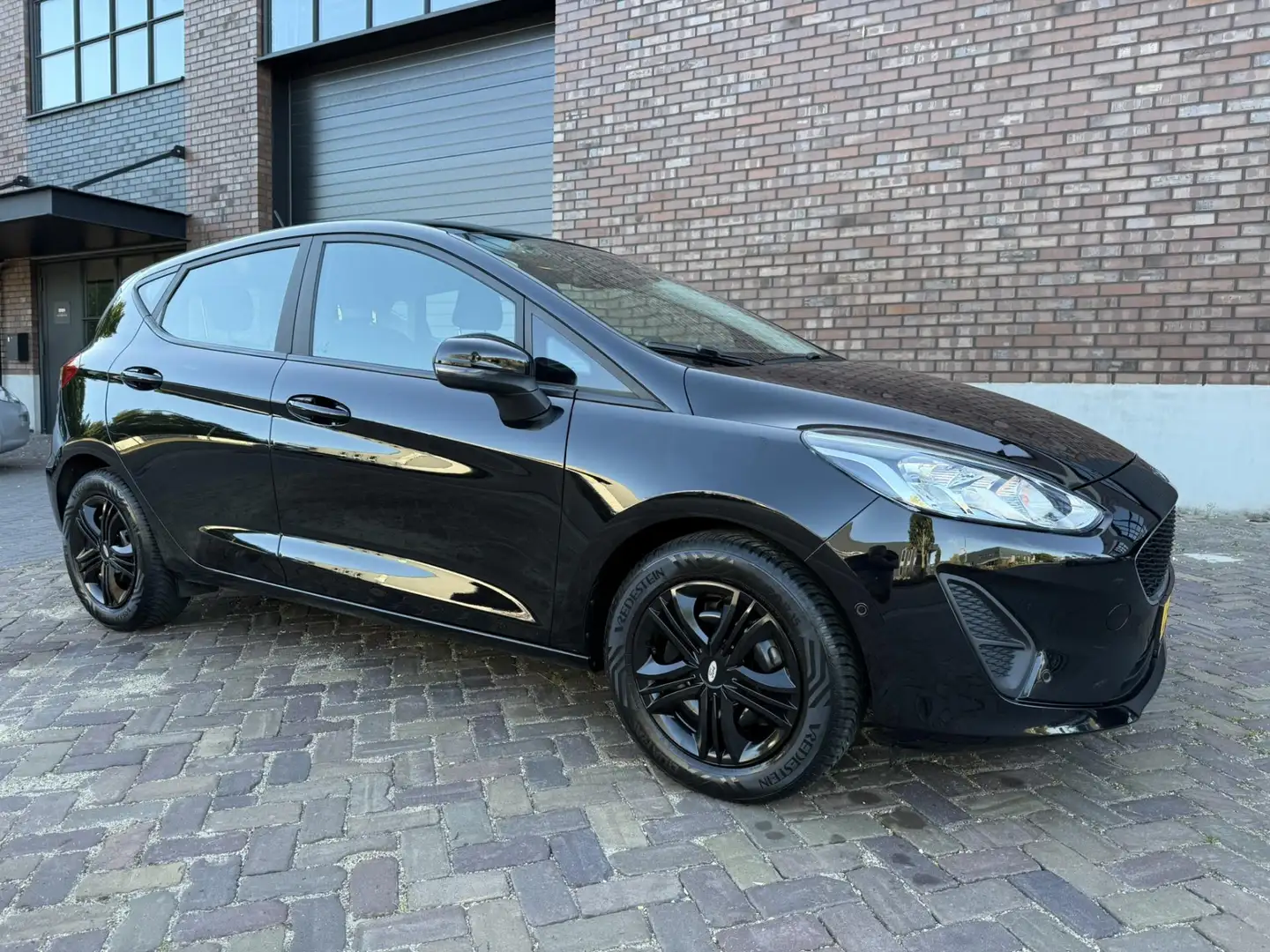 Ford Fiesta 1.0 EcoBoost / 95 PK / Navi / Cruise Control / App Zwart - 2