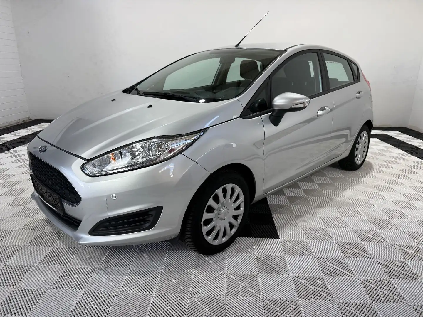 Ford Fiesta 1,0 59kW Trend°Klima°1 Hand°196 Grau - 1