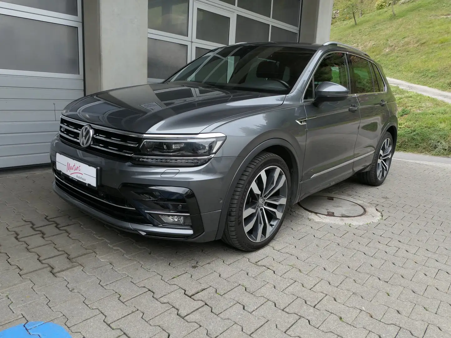 Volkswagen Tiguan Highline TDI SCR 4MOTION DSG Grau - 1