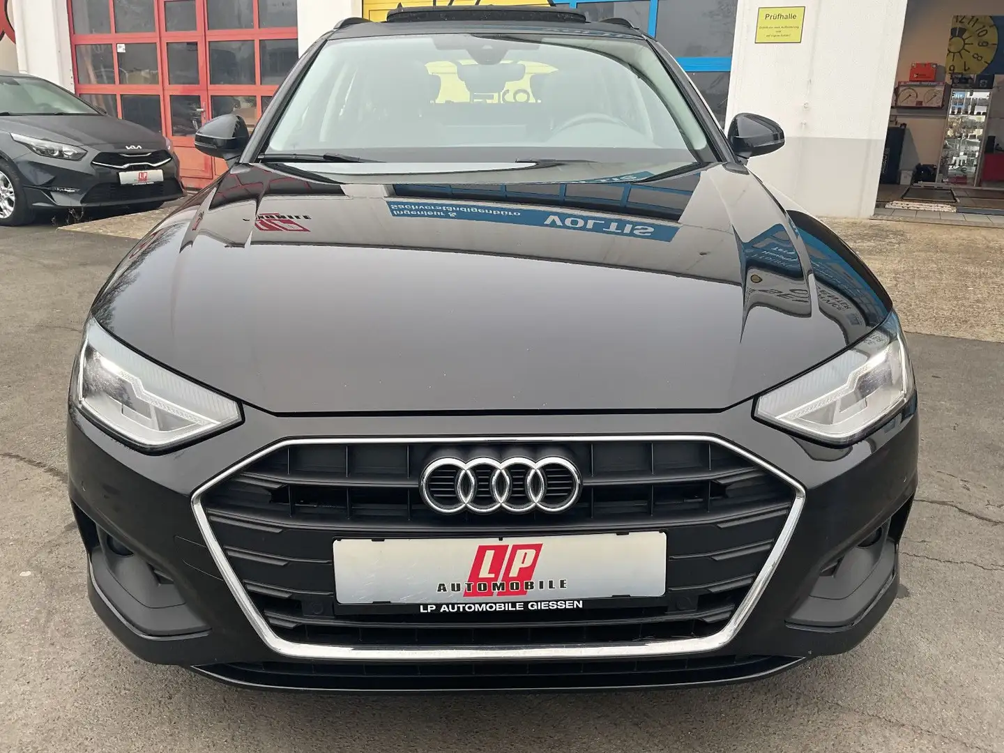 Audi A4 30 TDI Panoramadach AHK Navi PDC 1 Hand Euro6 Schwarz - 2