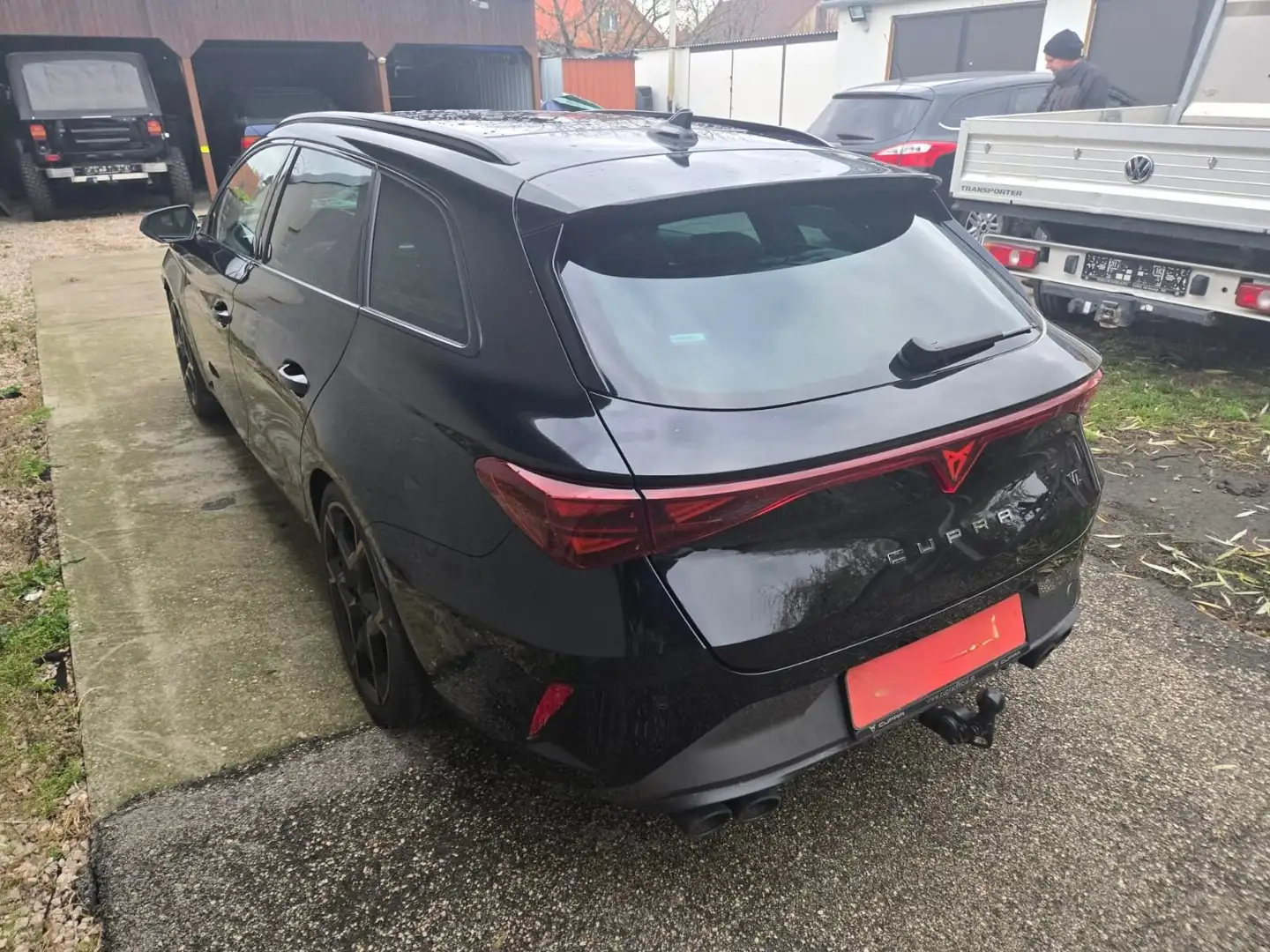 CUPRA Leon Leon SP Kombi VZ 2,0 TSI DSG 4Drive 333 Schwarz - 2